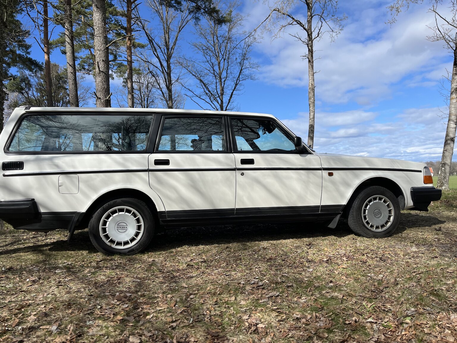 Exterior image of 1993 Volvo 245 GL