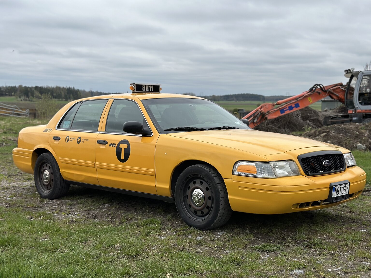 Exterior image of 2011 Ford Crown Victoria New York Cab (6)