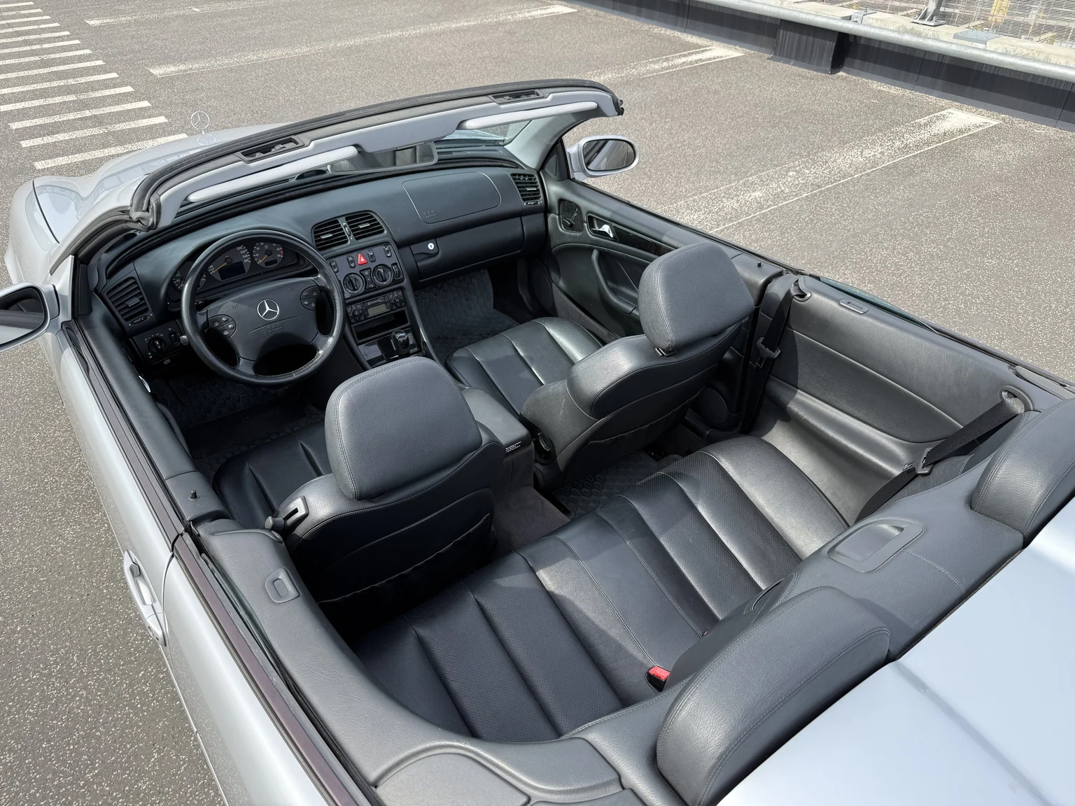 Innenraumfoto von 2001 MERCEDES-BENZ CLK 230 Kompressor Cabriolet (1)