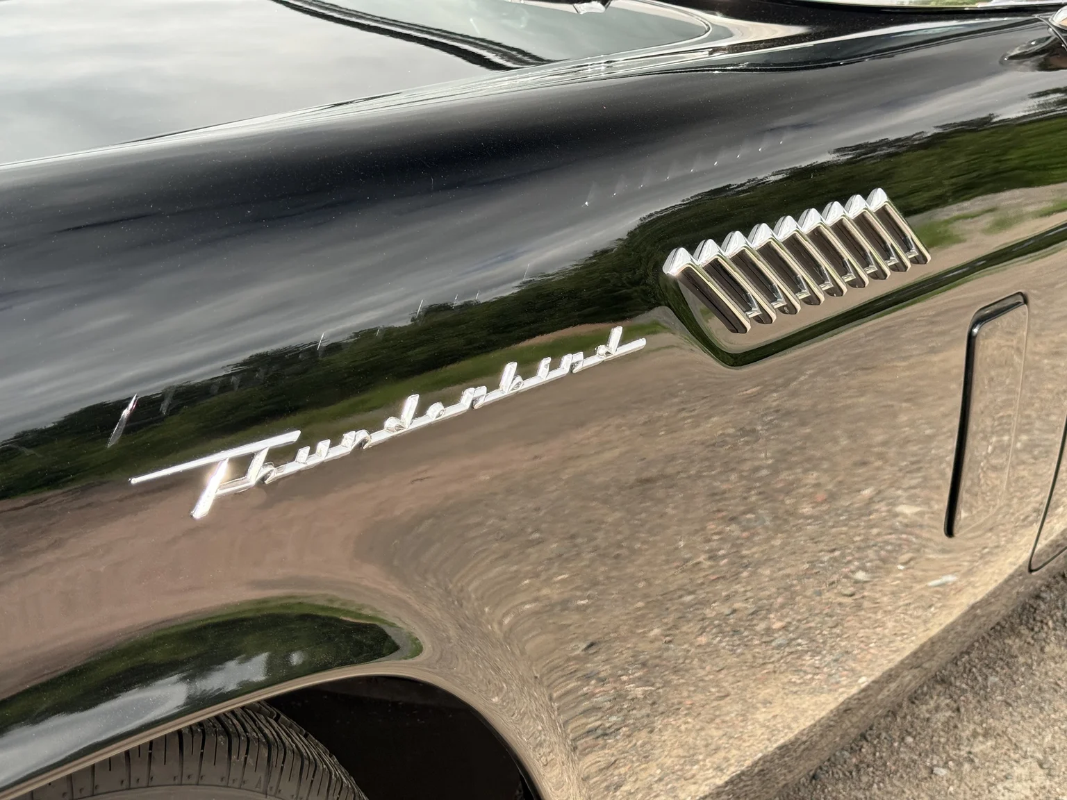 Exterior image of 1957 Ford Thunderbird (52)