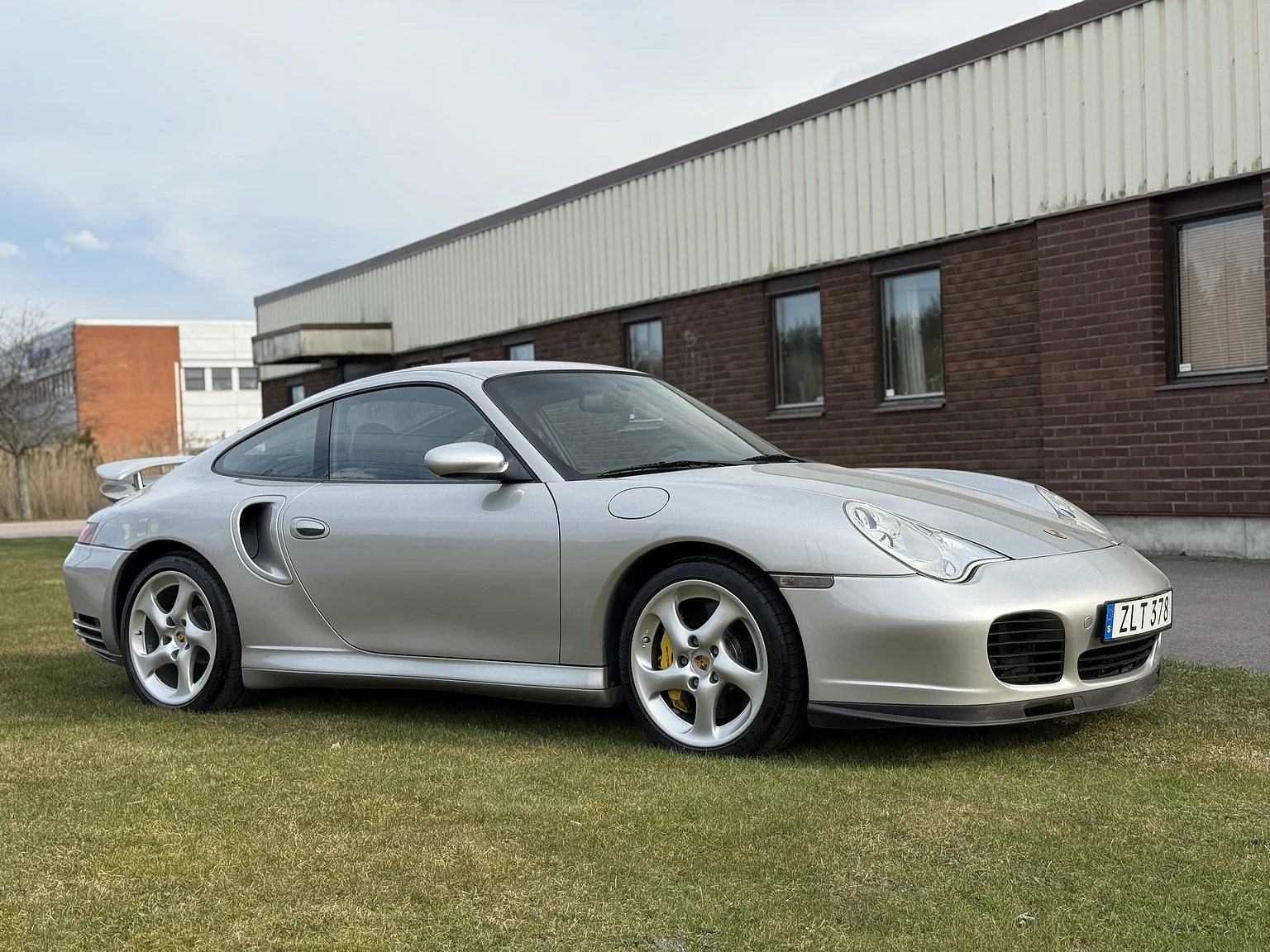 Exteriörbild på 2005 Porsche 996 Turbo S (7)