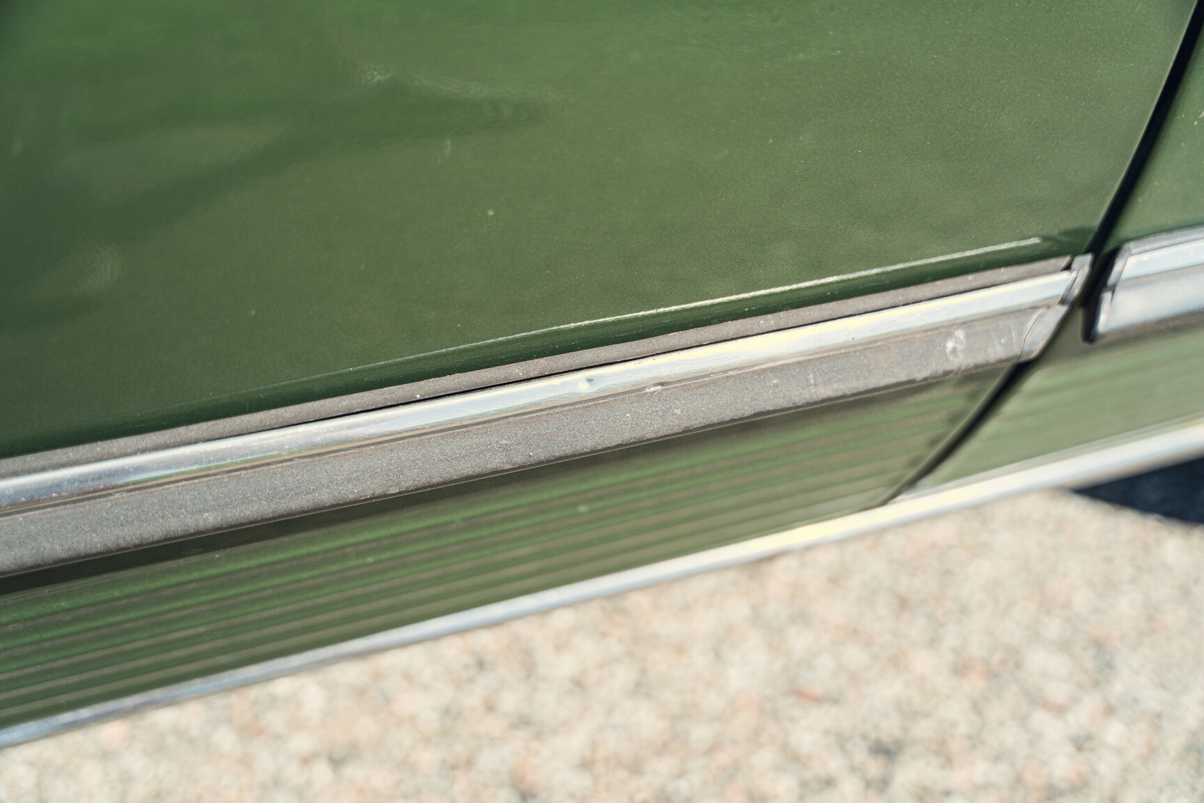 Exterior image of 1976 Mercedes-Benz 450 SLC (75)