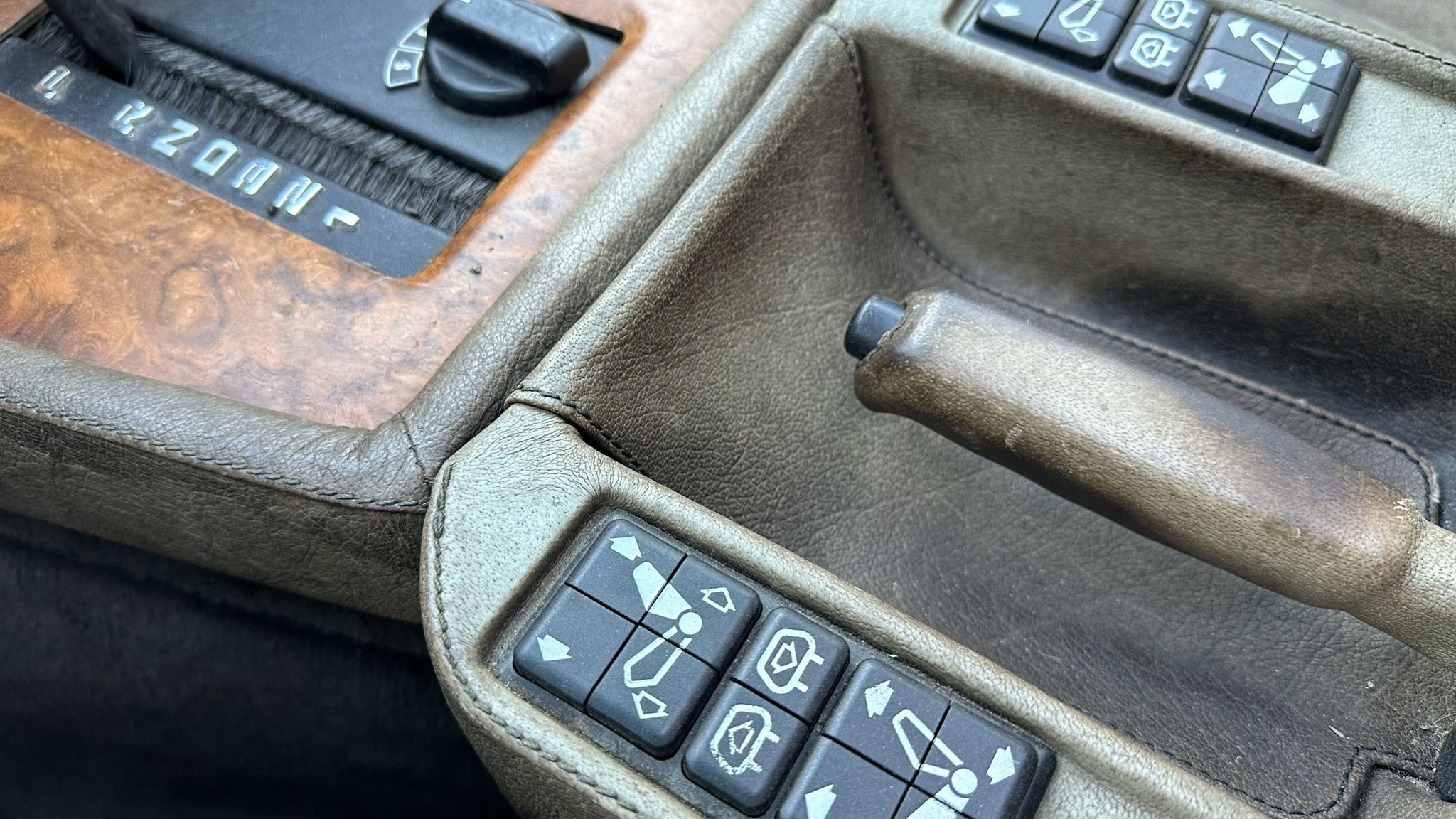 Interiörbild 1984 BMW 745i Executive Automat