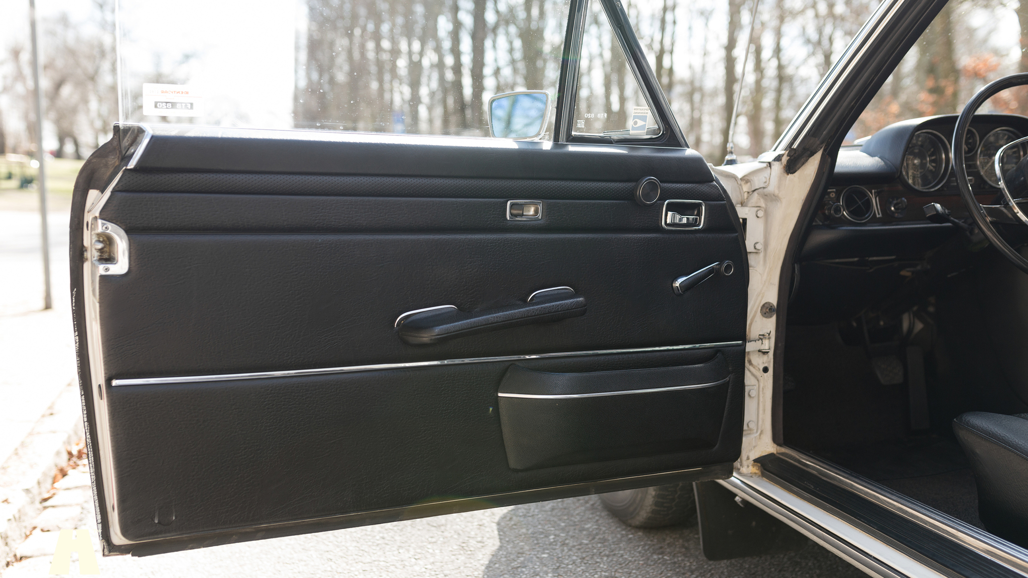 Interior image of 1970 Mercedes 250 CE