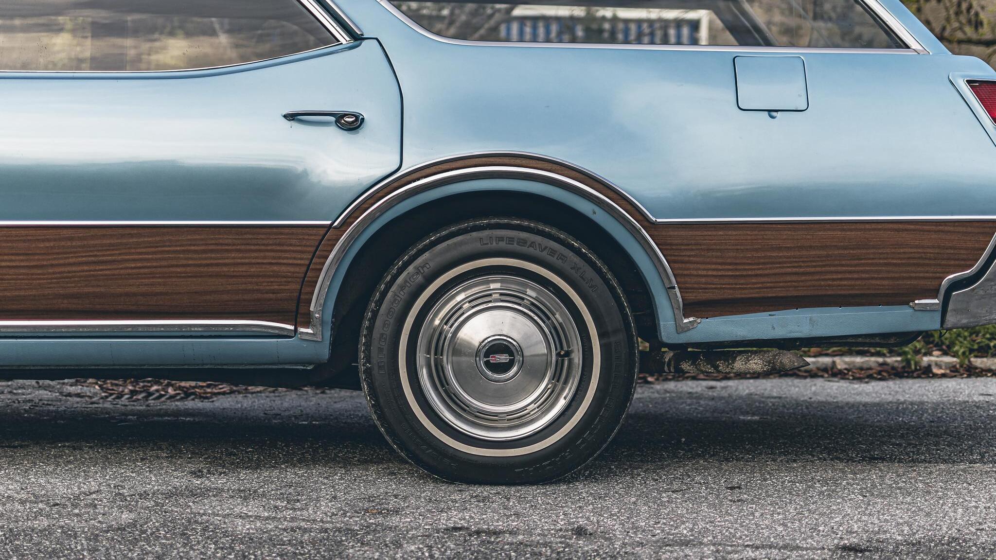 Exterior image of 1968 Oldsmobile Vista Cruiser