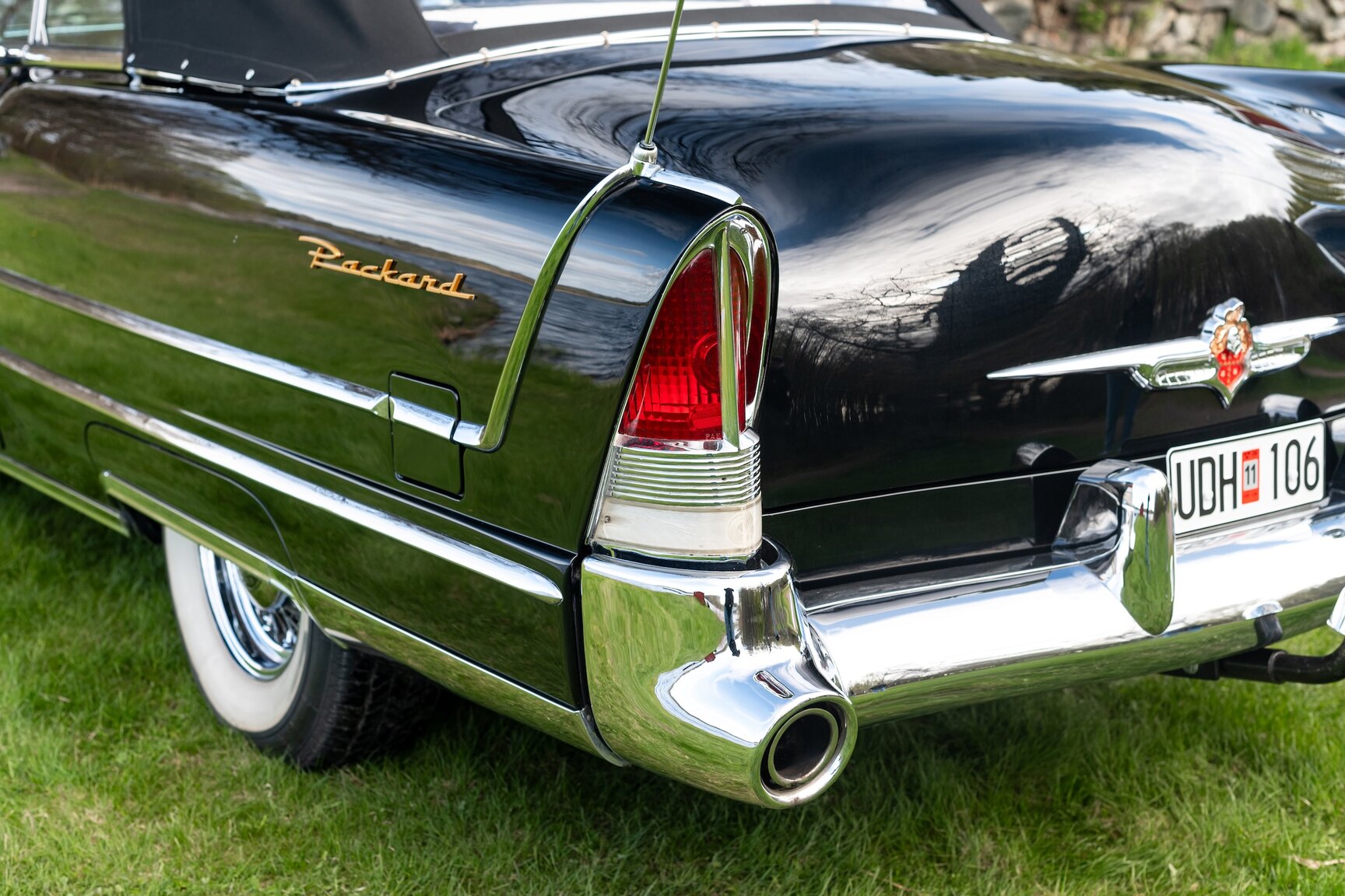 Exterior image of 1955 Packard Caribbean Cabriolet  (29)