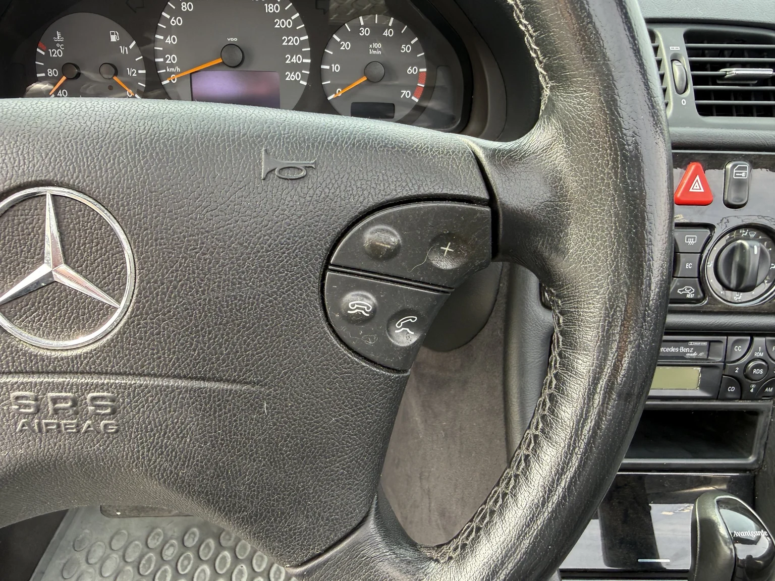 Innenraumfoto von 2001 MERCEDES-BENZ CLK 230 Kompressor Cabriolet (14)