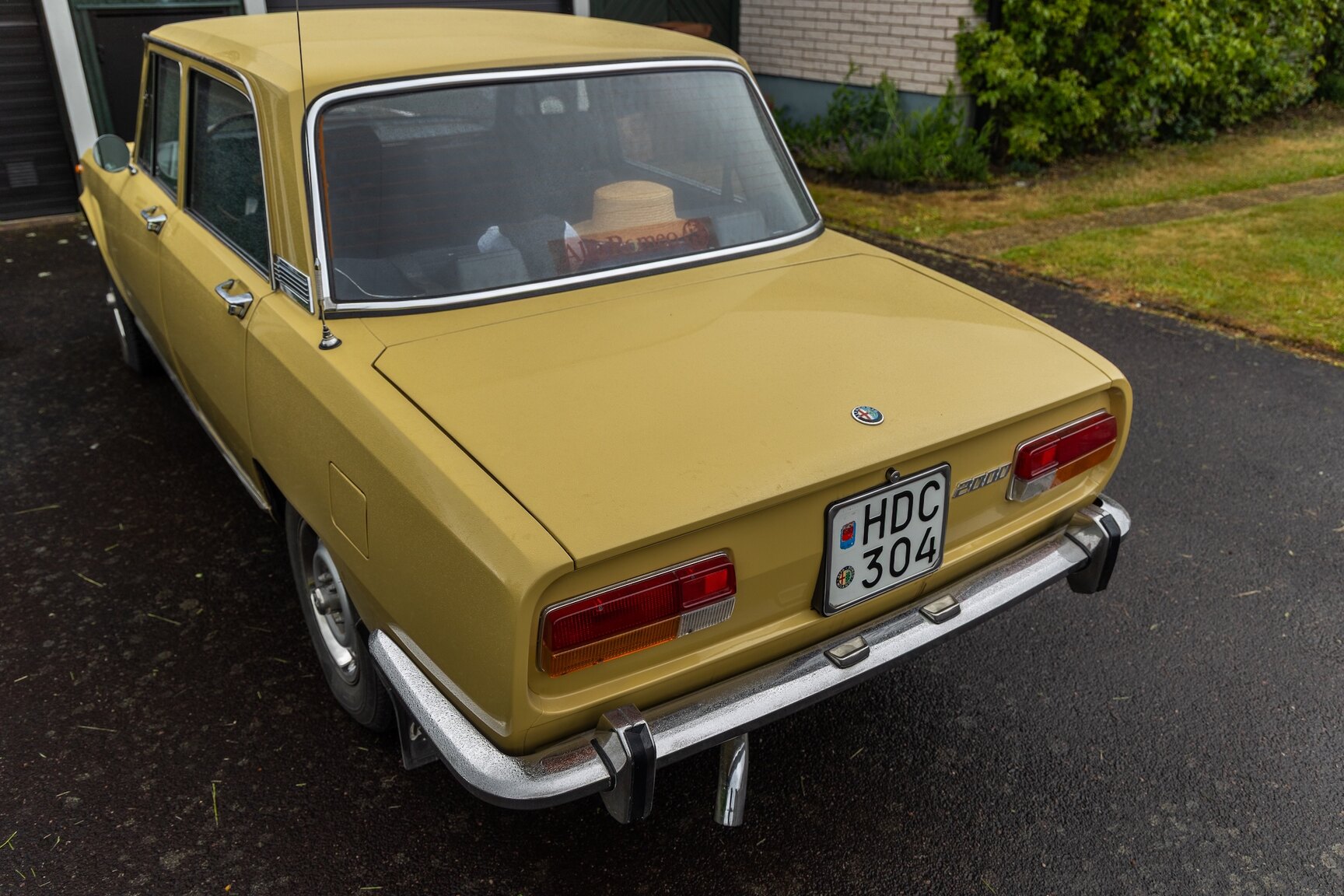 Exterior image of 1974 Alfa Romeo Berlina 2000