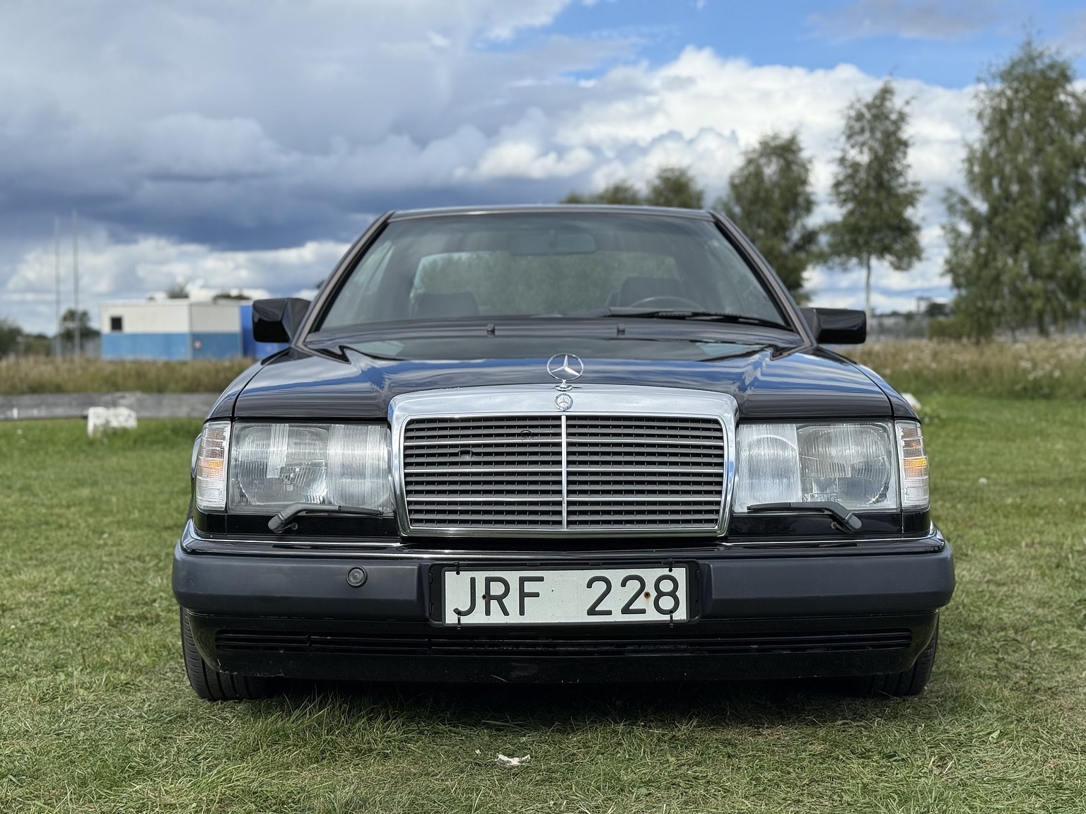 Exterior image of 1990 Mercedes-Benz 300CE-24