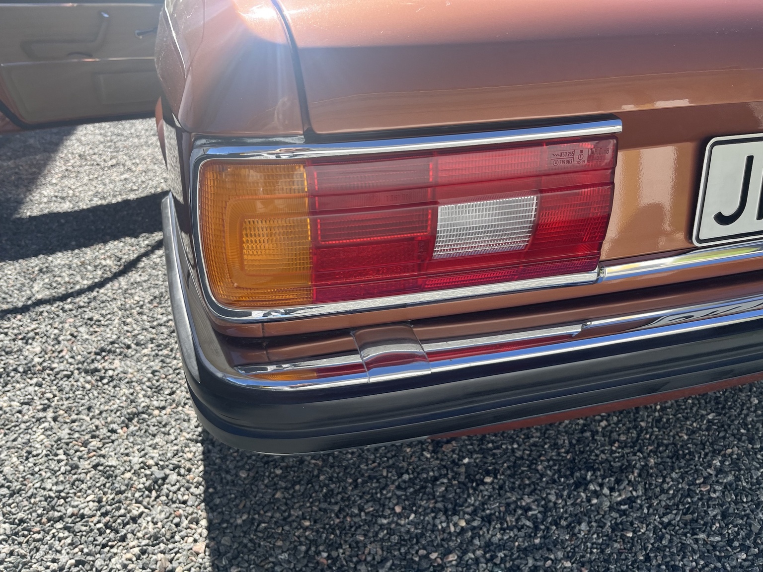 Exterior image of 1977 BMW 518 (42)