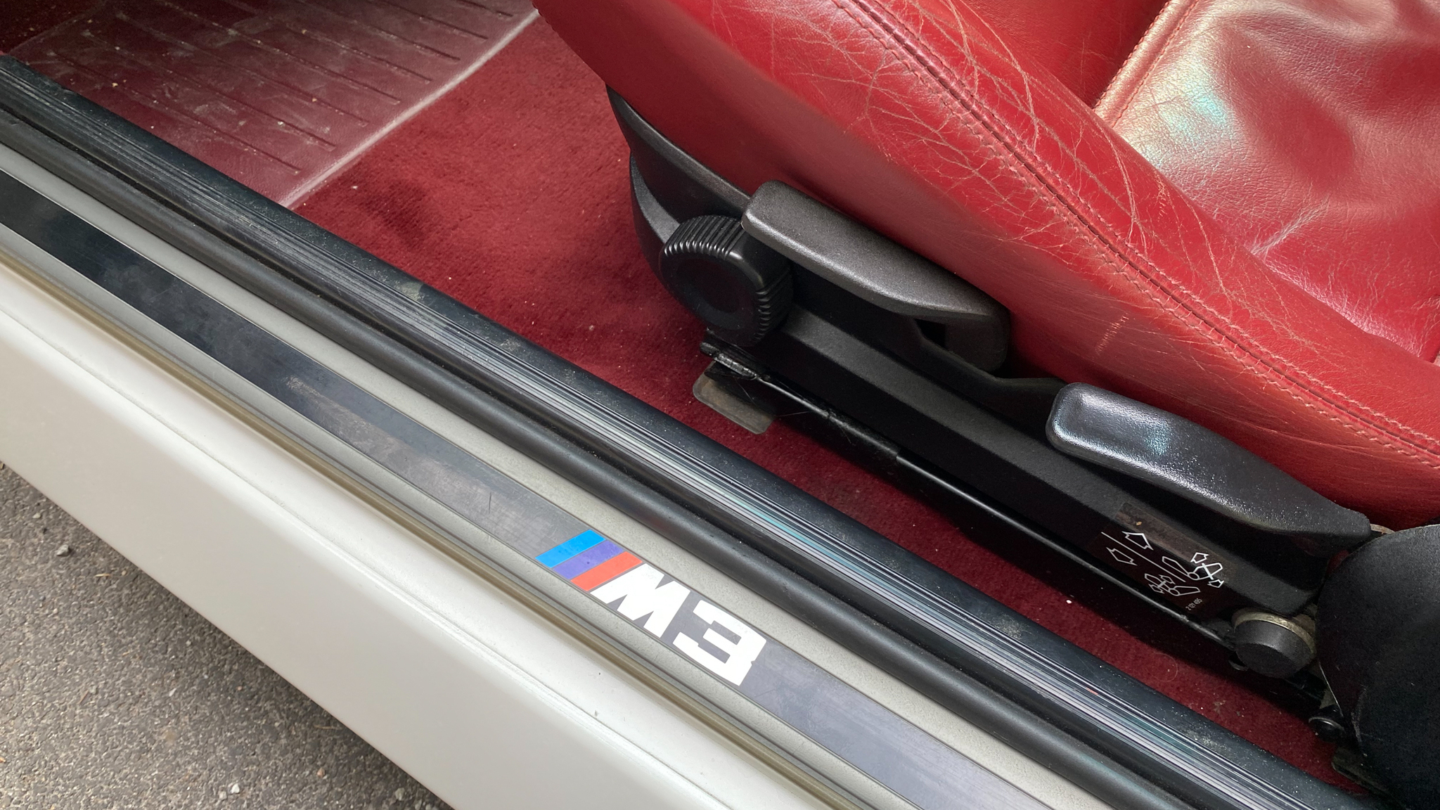 Innenraumfoto von 1990 BMW E30 M3 (4)