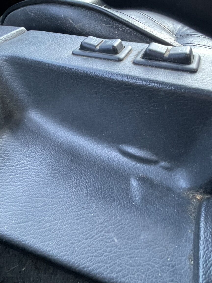 Interior image of 1987 BMW 320i
