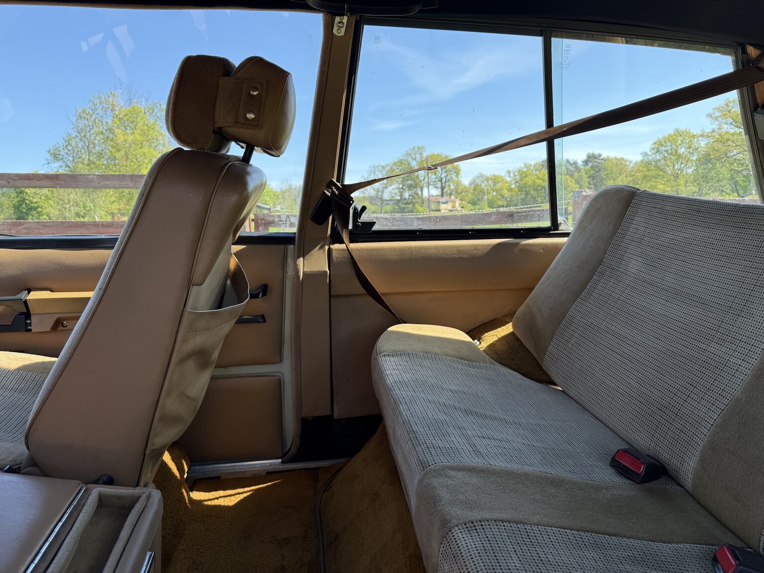 Interior image of 1985 Land Rover Range Rover 3.5 V8