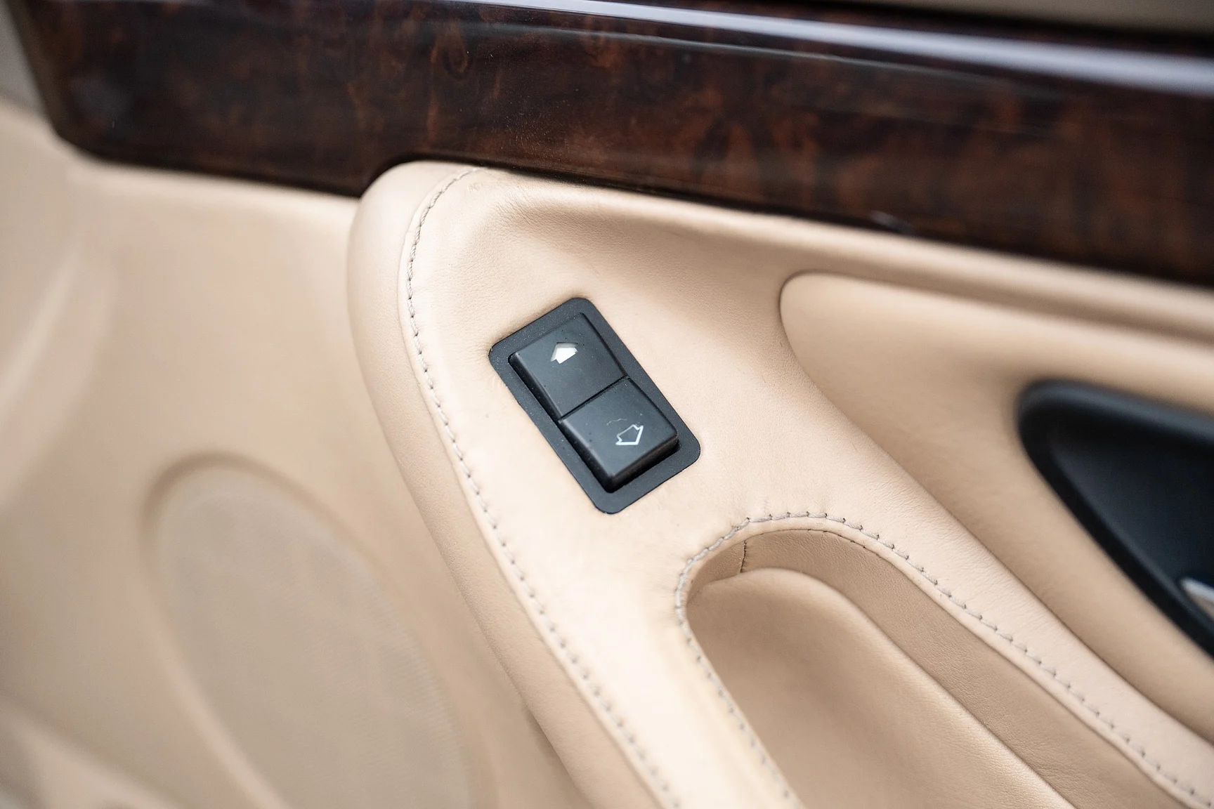 Interior image of 1996 BMW 740 iA - NO RESERVE (48)