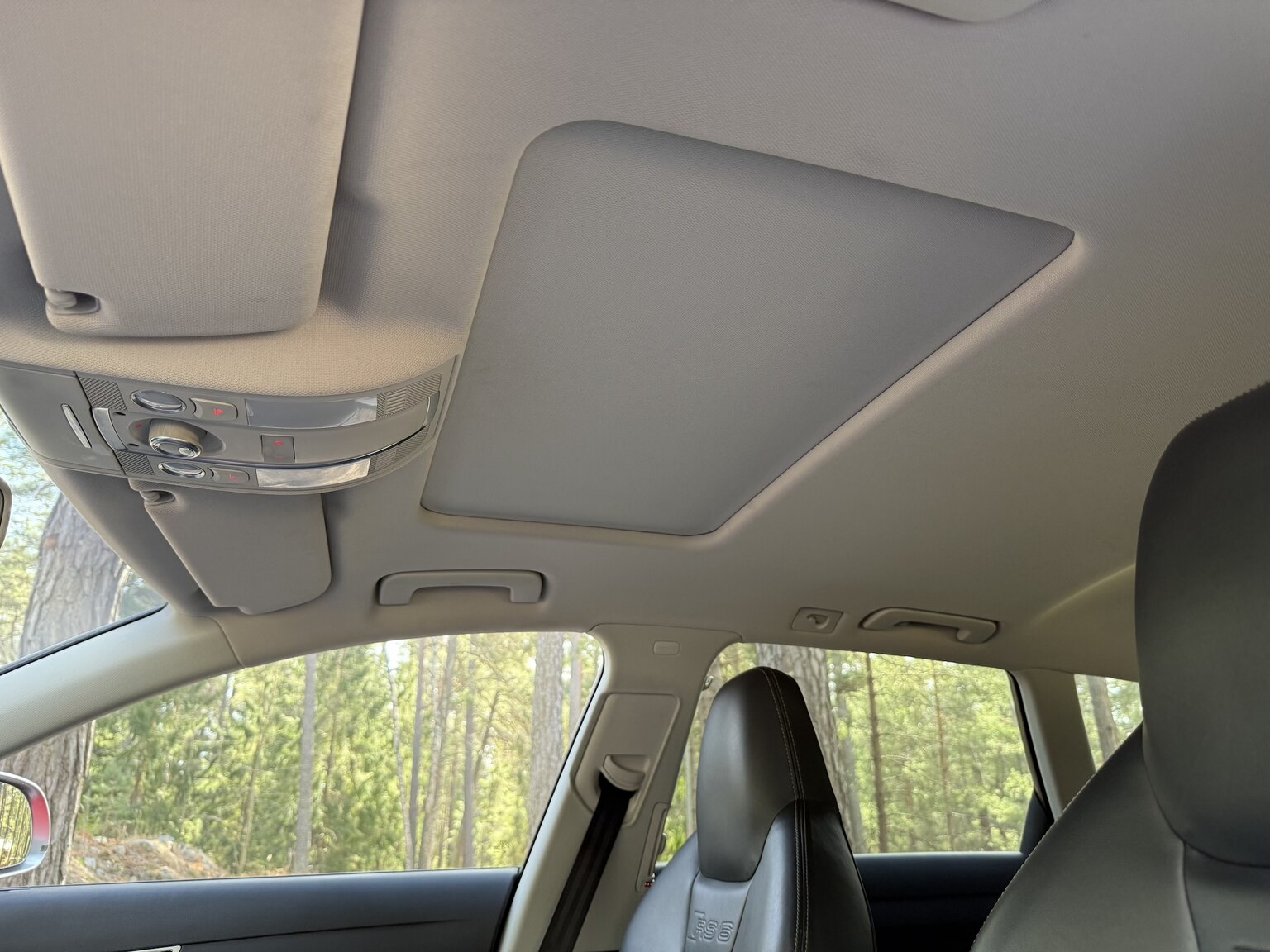 Innenraumfoto von 2010 Audi RS6 Avant V10 Quattro