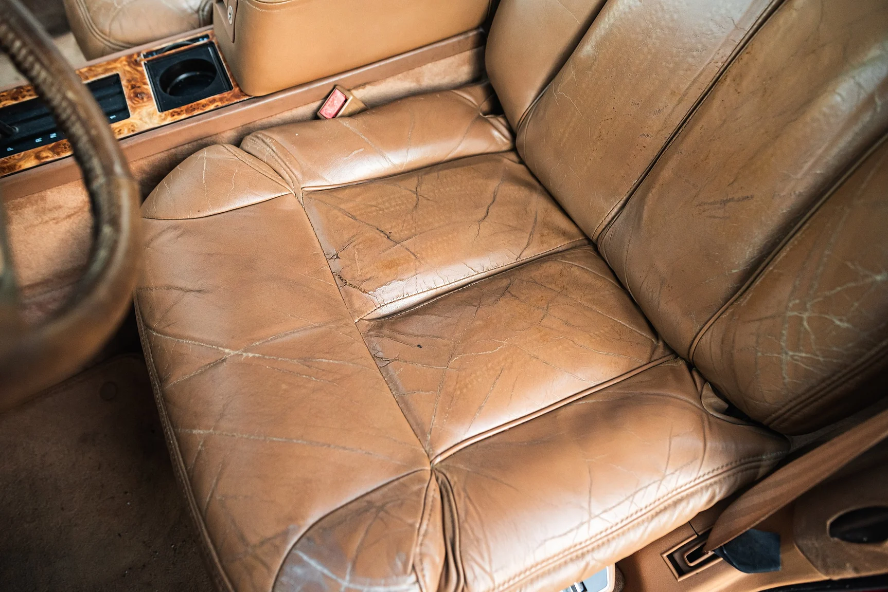 Interior image of 1989 Cadillac Seville (25)