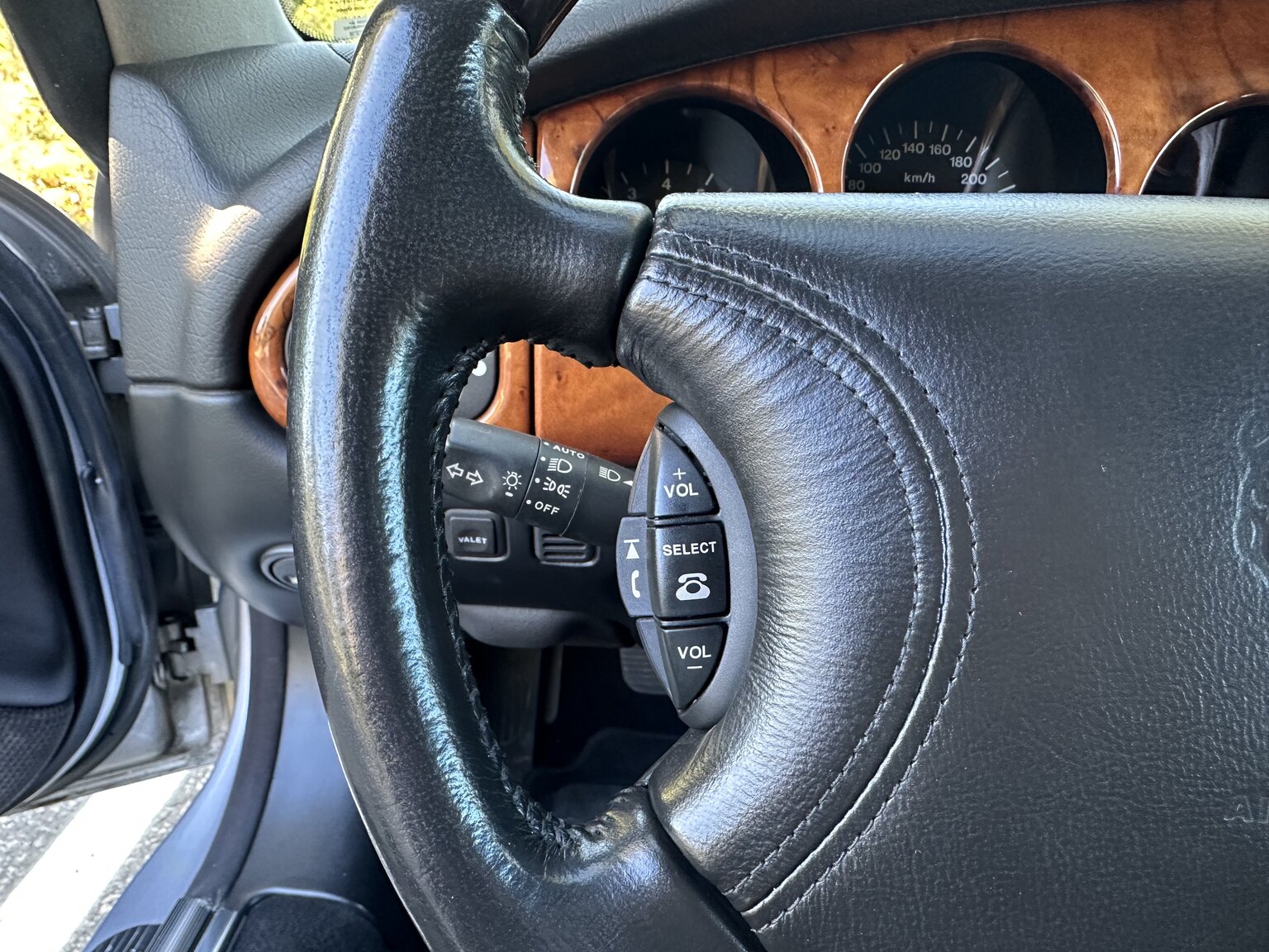 Innenraumfoto von 2000 Jaguar XK 8