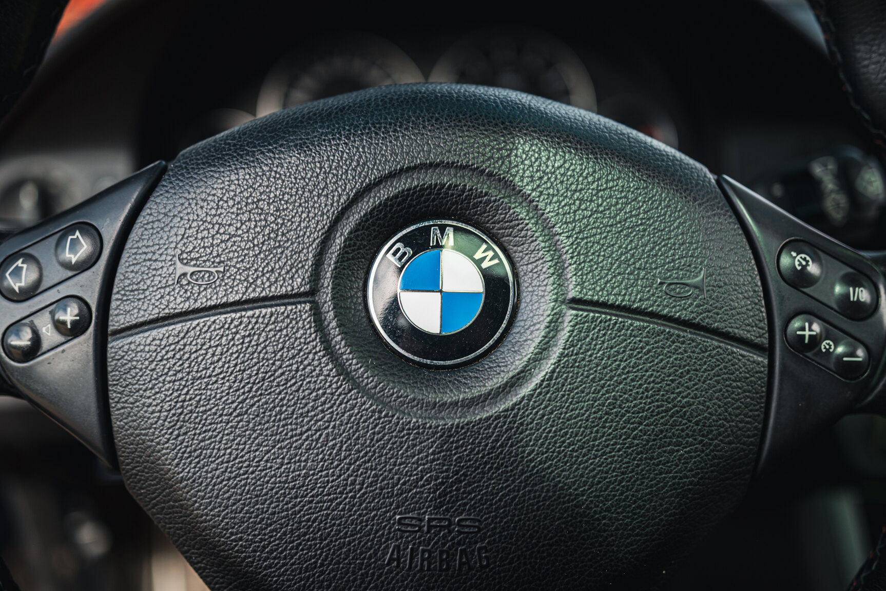 Interior image of 2000 BMW M5 E39