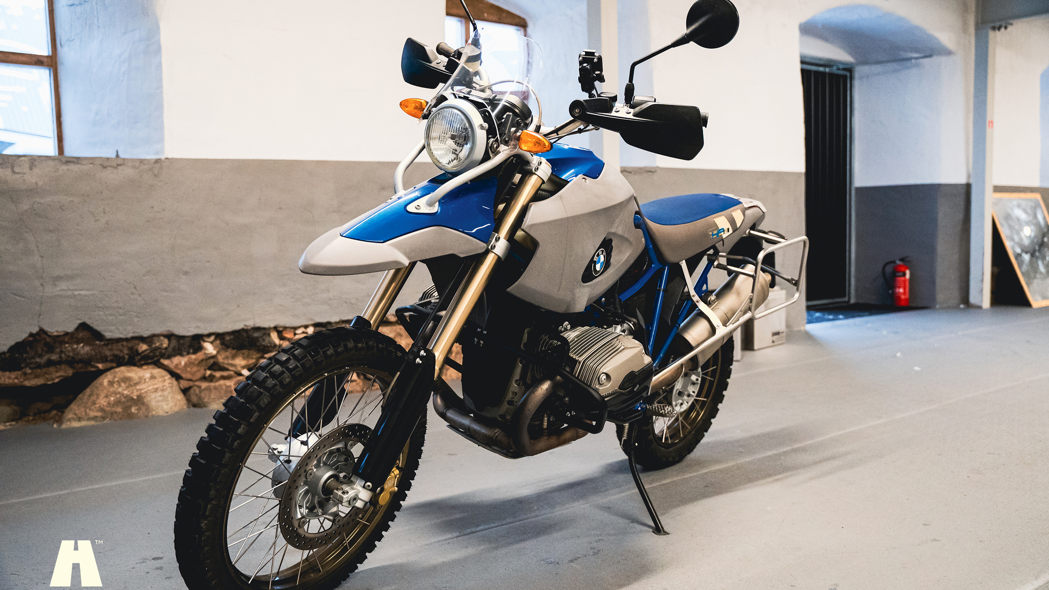 Exterior image of 2006 BMW HP2