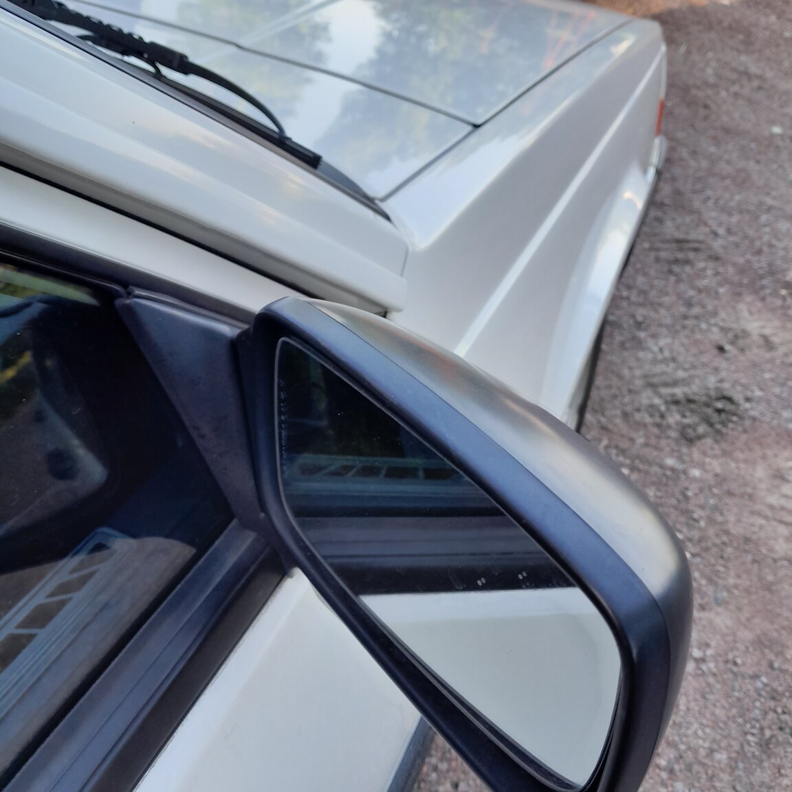 Exteriörbild på 1992 Volvo 944 GL SE
