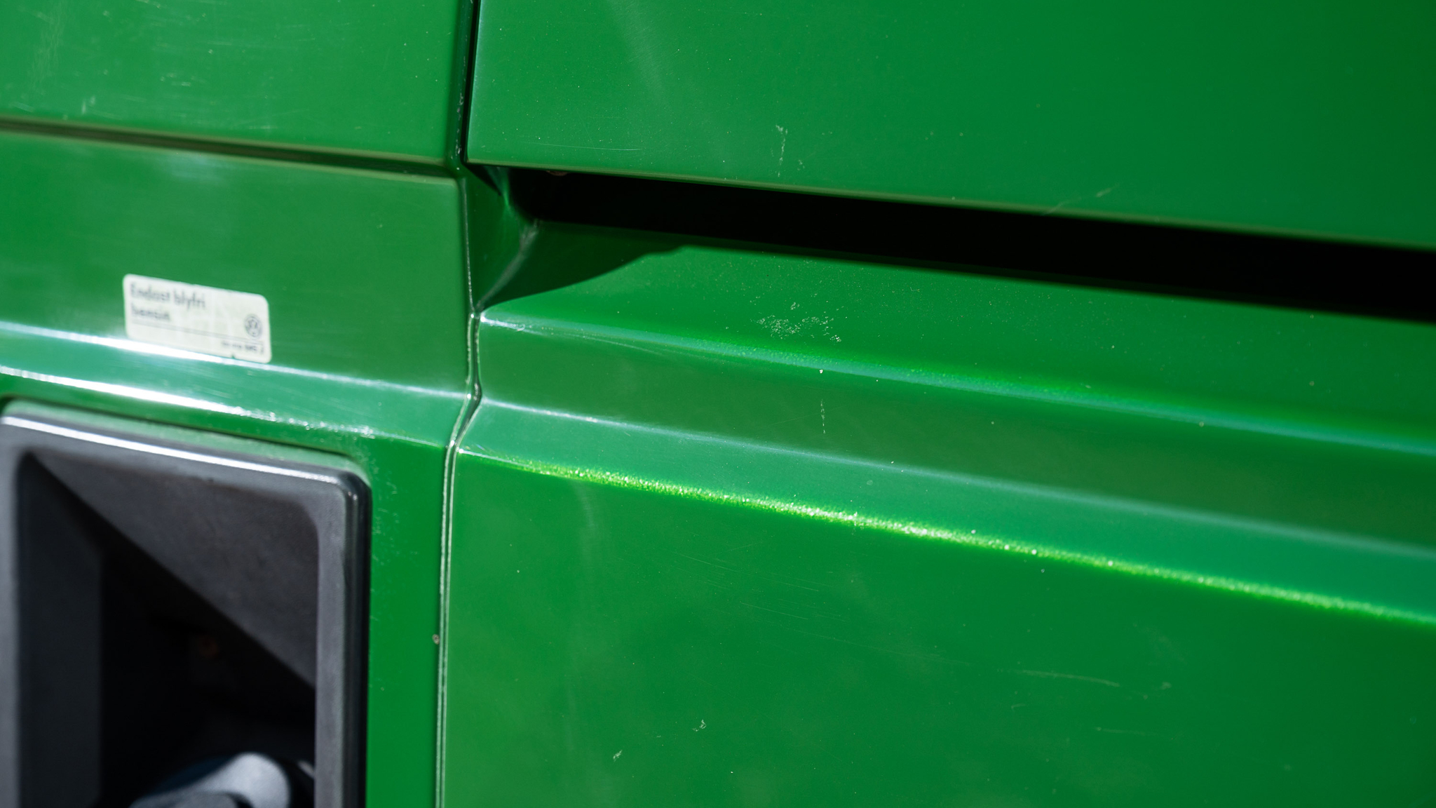 Exterior image of 1992 Volkswagen T3 Kombi Syncro 16" Westfalia