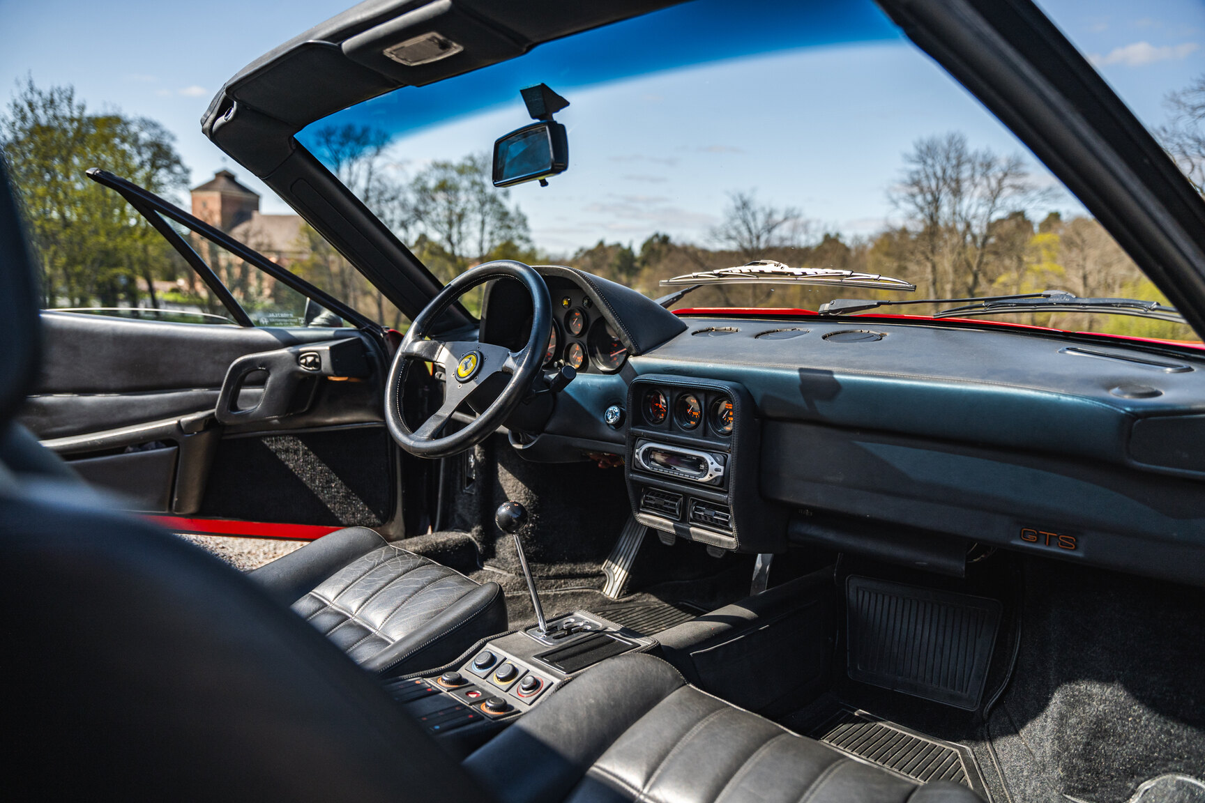Interiörbild 1989 Ferrari 328 GTS