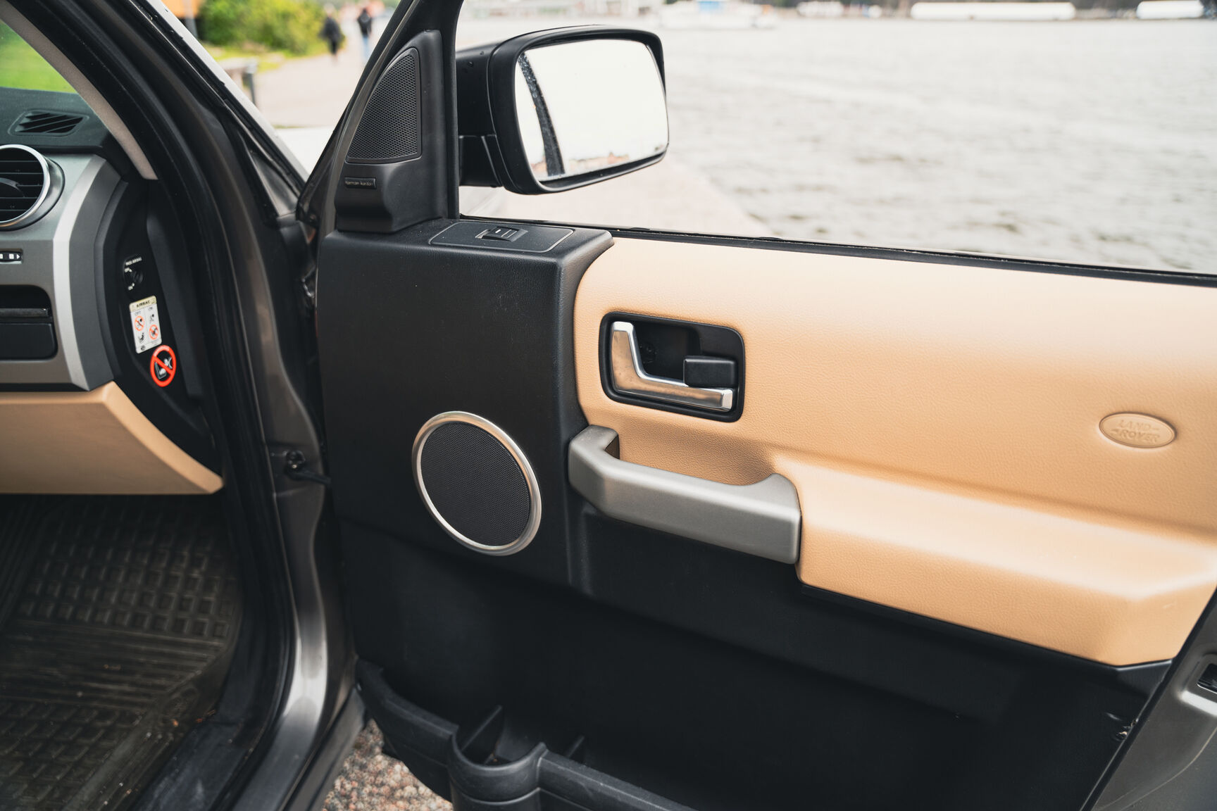 Interior image of 2008 Land Rover Discovery TDV6 SE (14)