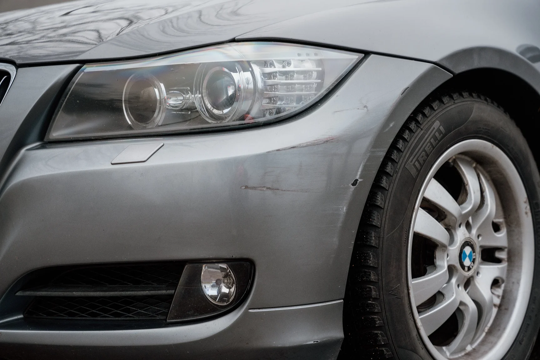 Exterior image of 2010 BMW 325i Sedan (15)