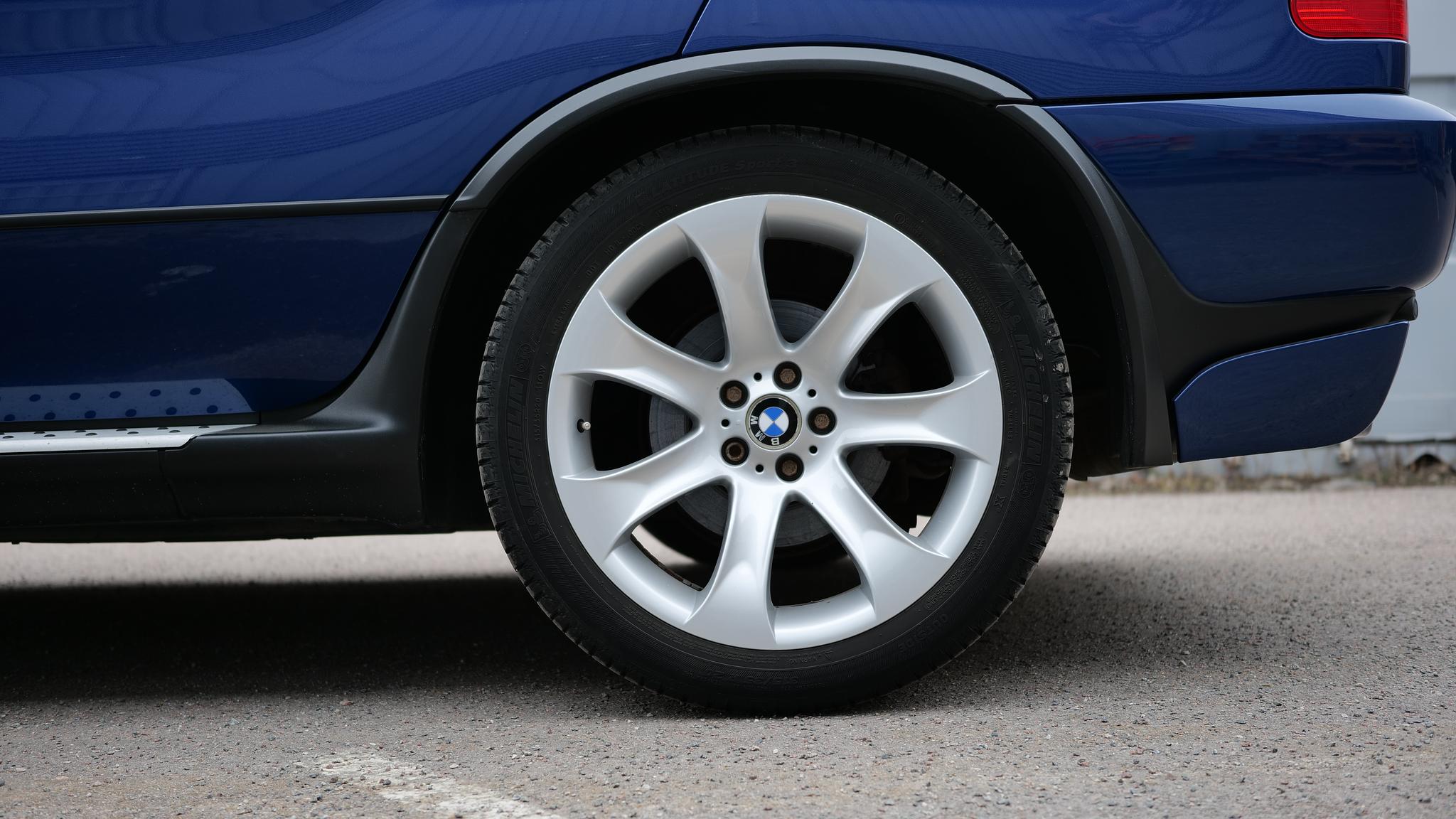 Aussenfoto 2005 BMW X5 4,8IS (16)