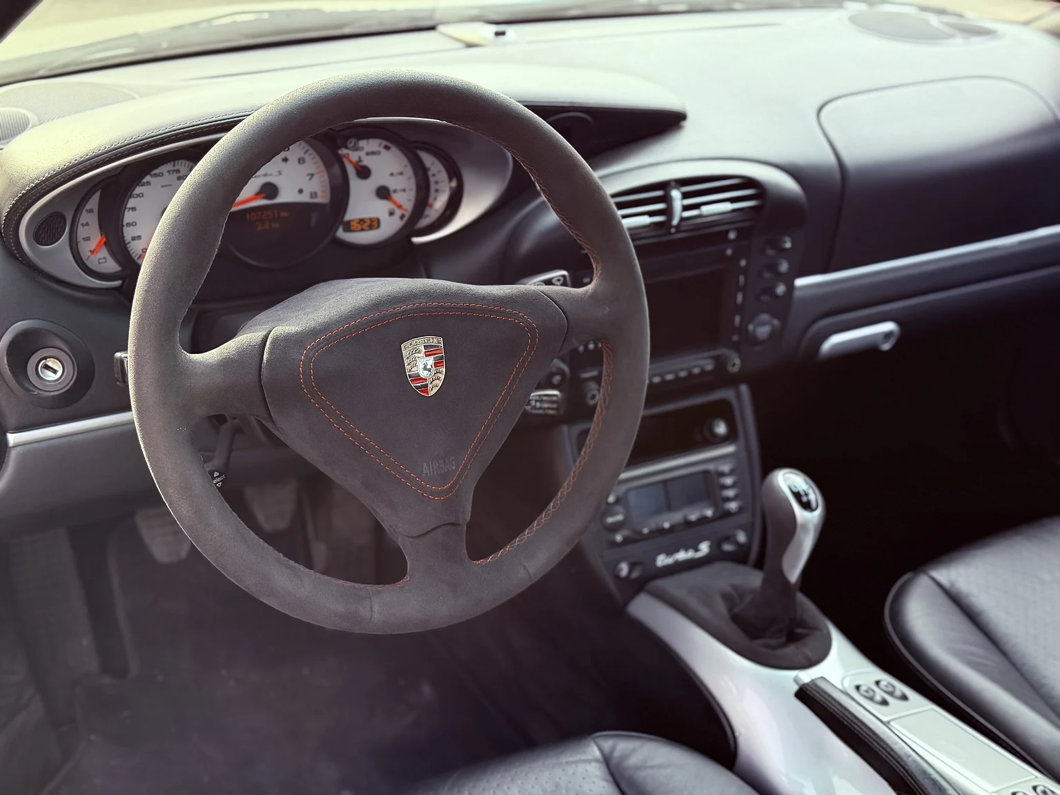 Innenraumfoto von 2005 Porsche 996 Turbo S (7)