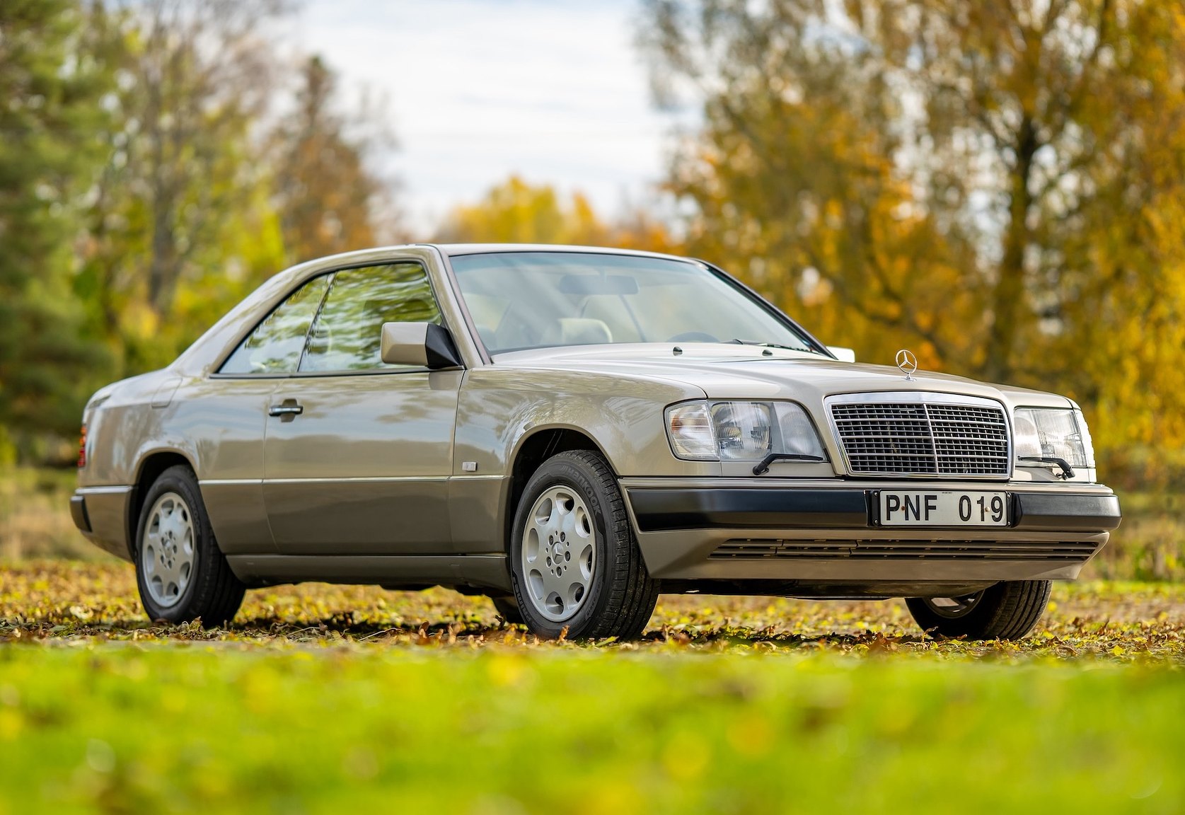 Exteriörbild på 1992 Mercedes-Benz 300 CE-24