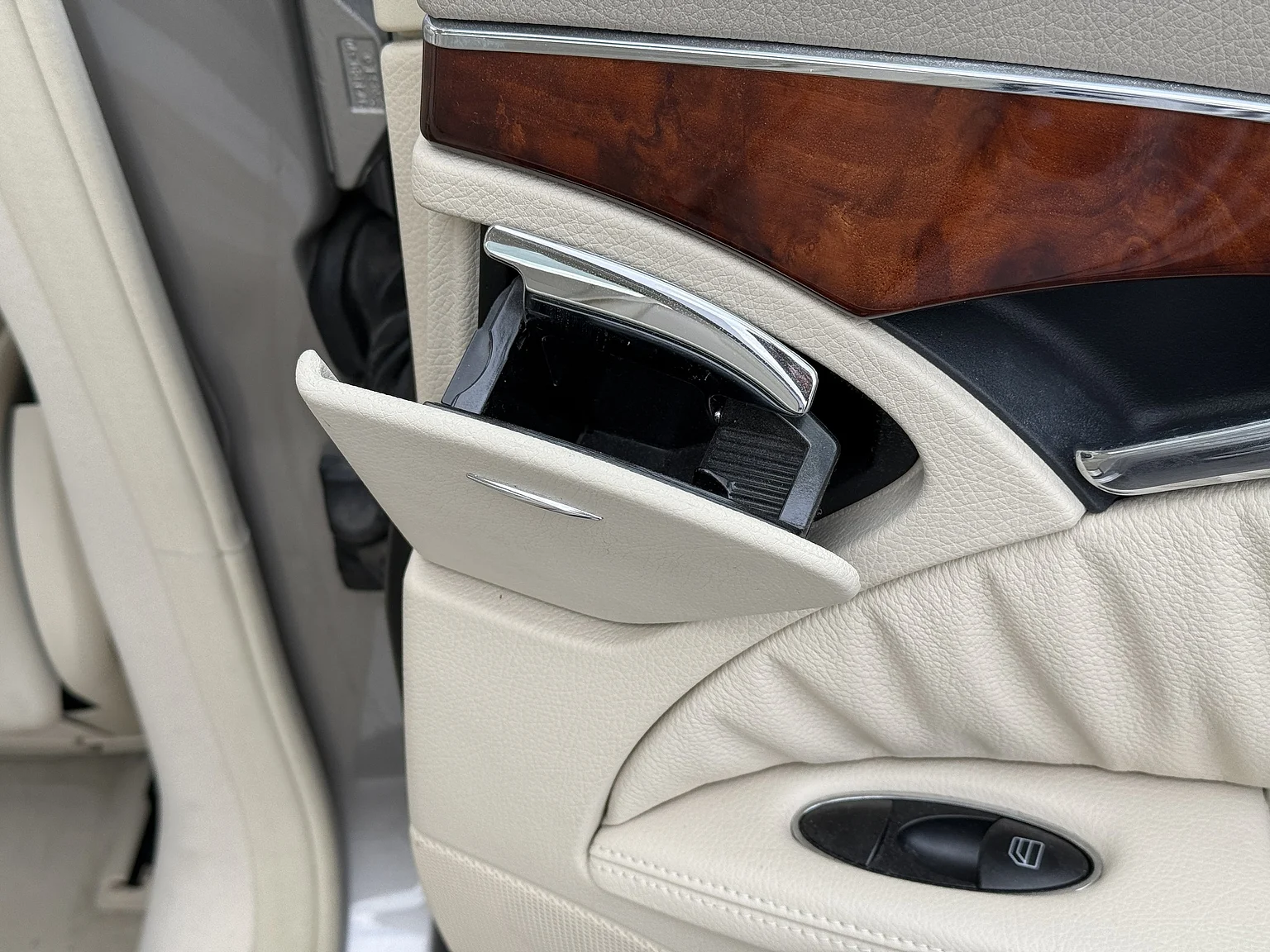 Interiörbild 2004 Mercedes-Benz E 500 7G-Tronic (62)