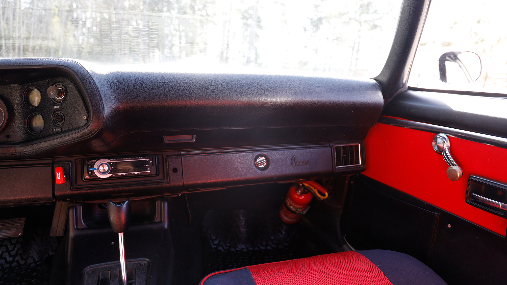 Interior image of 1975 Chevrolet Camaro 307 (6)