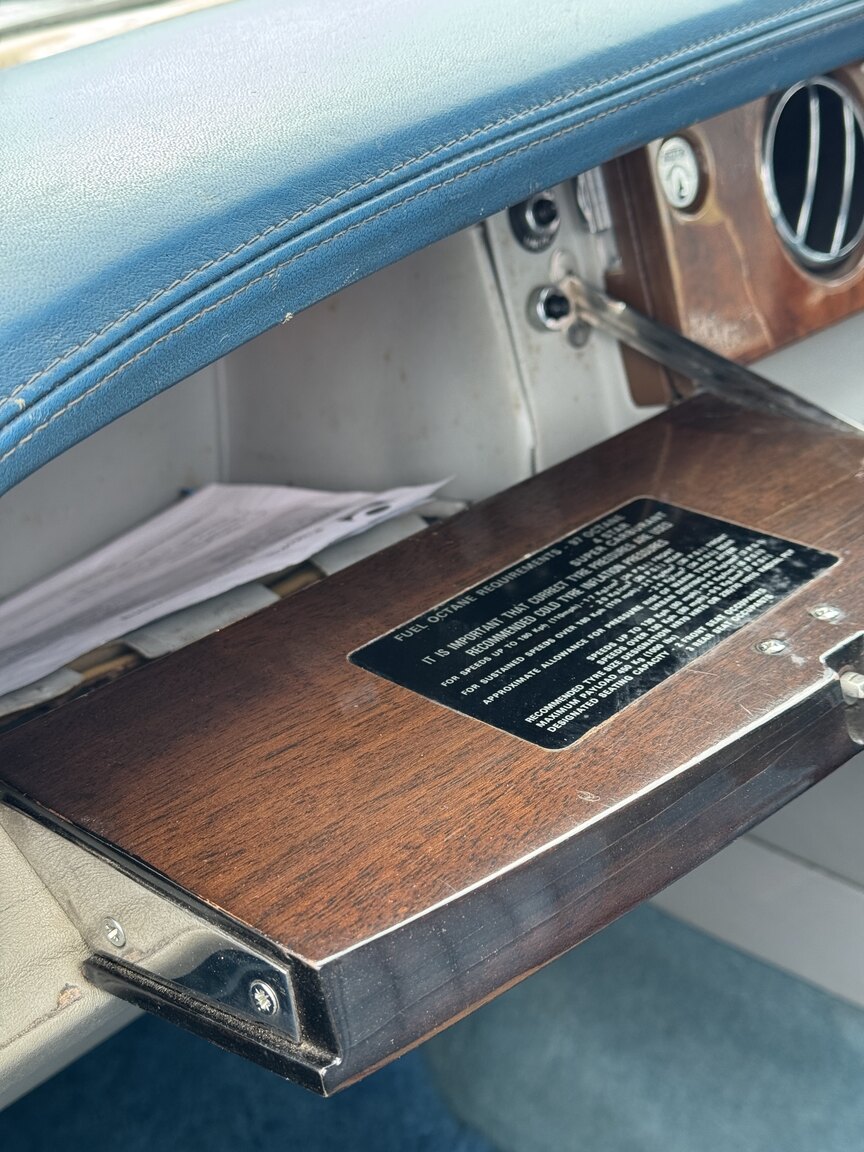 Interior image of 1976 Rolls-Royce Silver Shadow