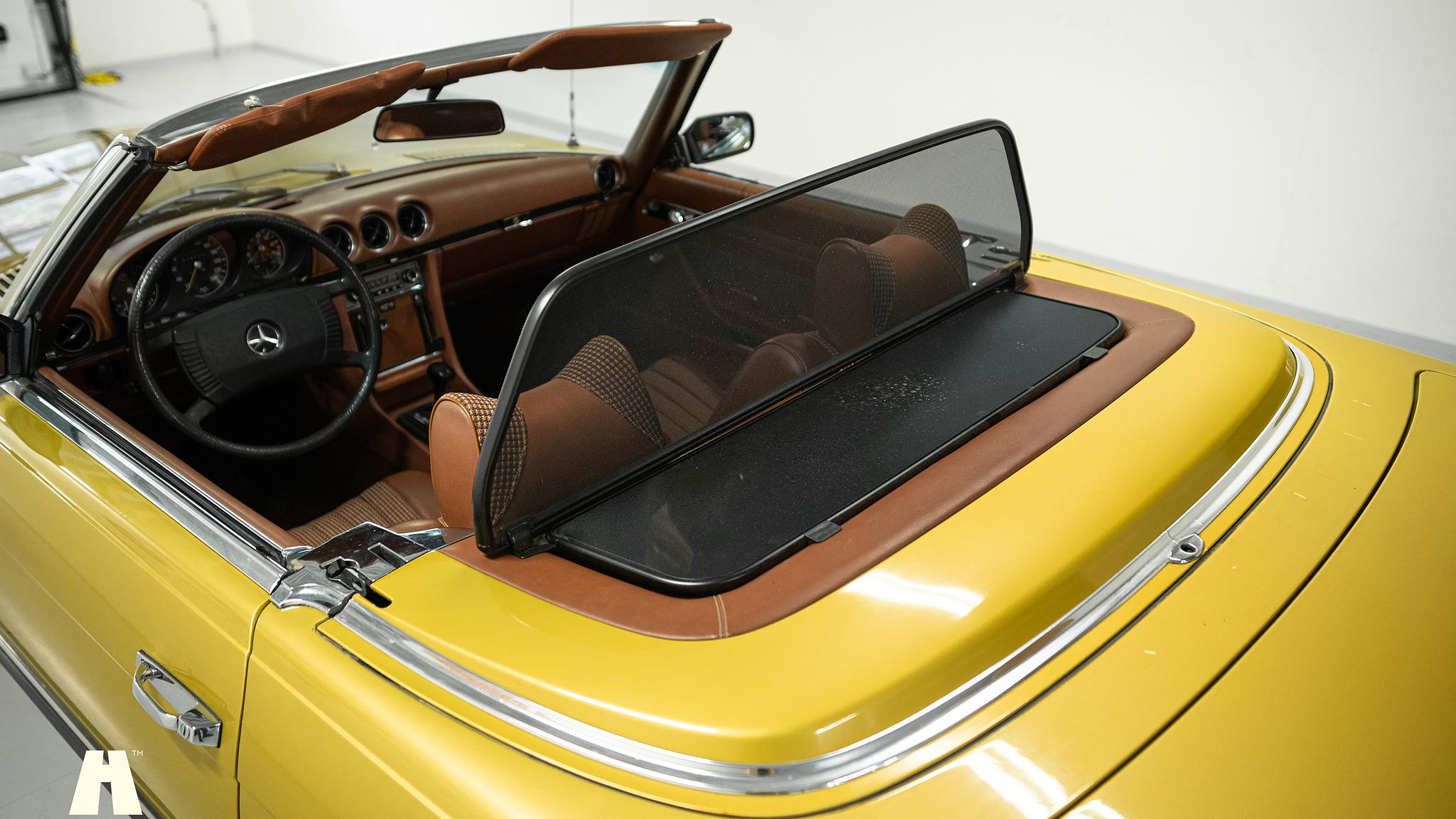 Exteriörbild på 1975 Mercedes SL 350