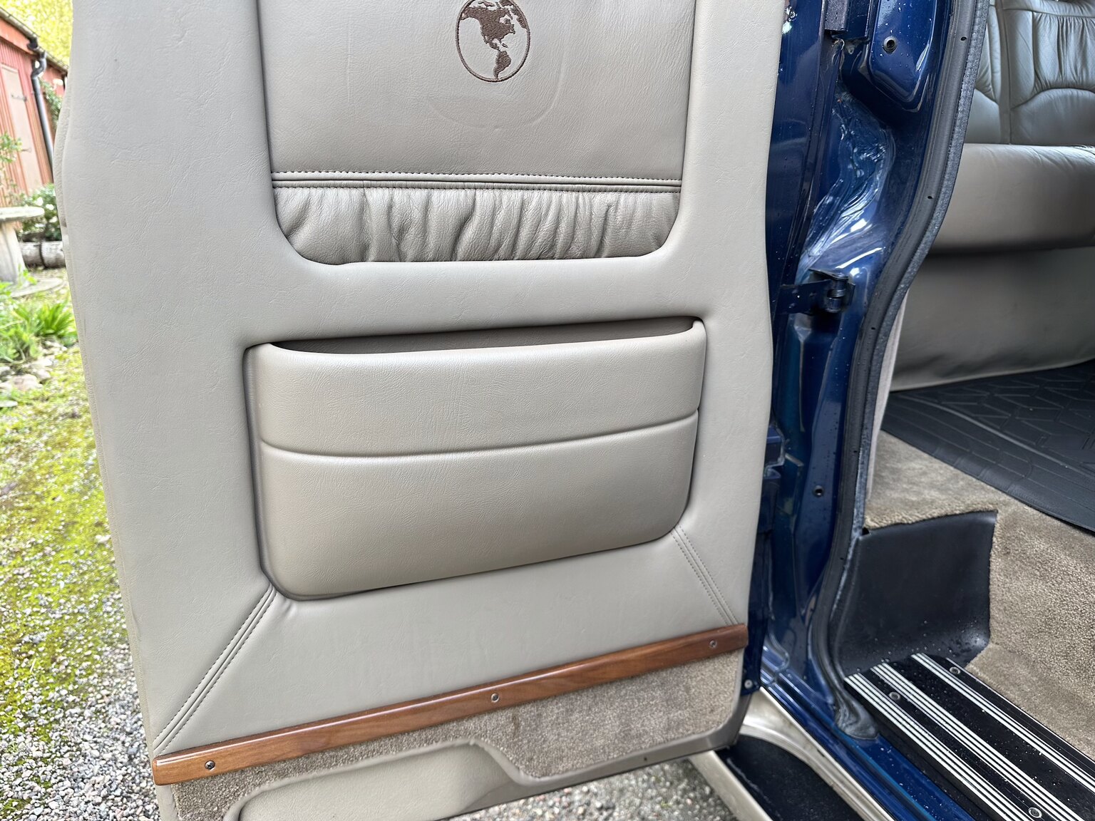 Interiörbild 2000 GMC Savana G1500 Conversion Van
