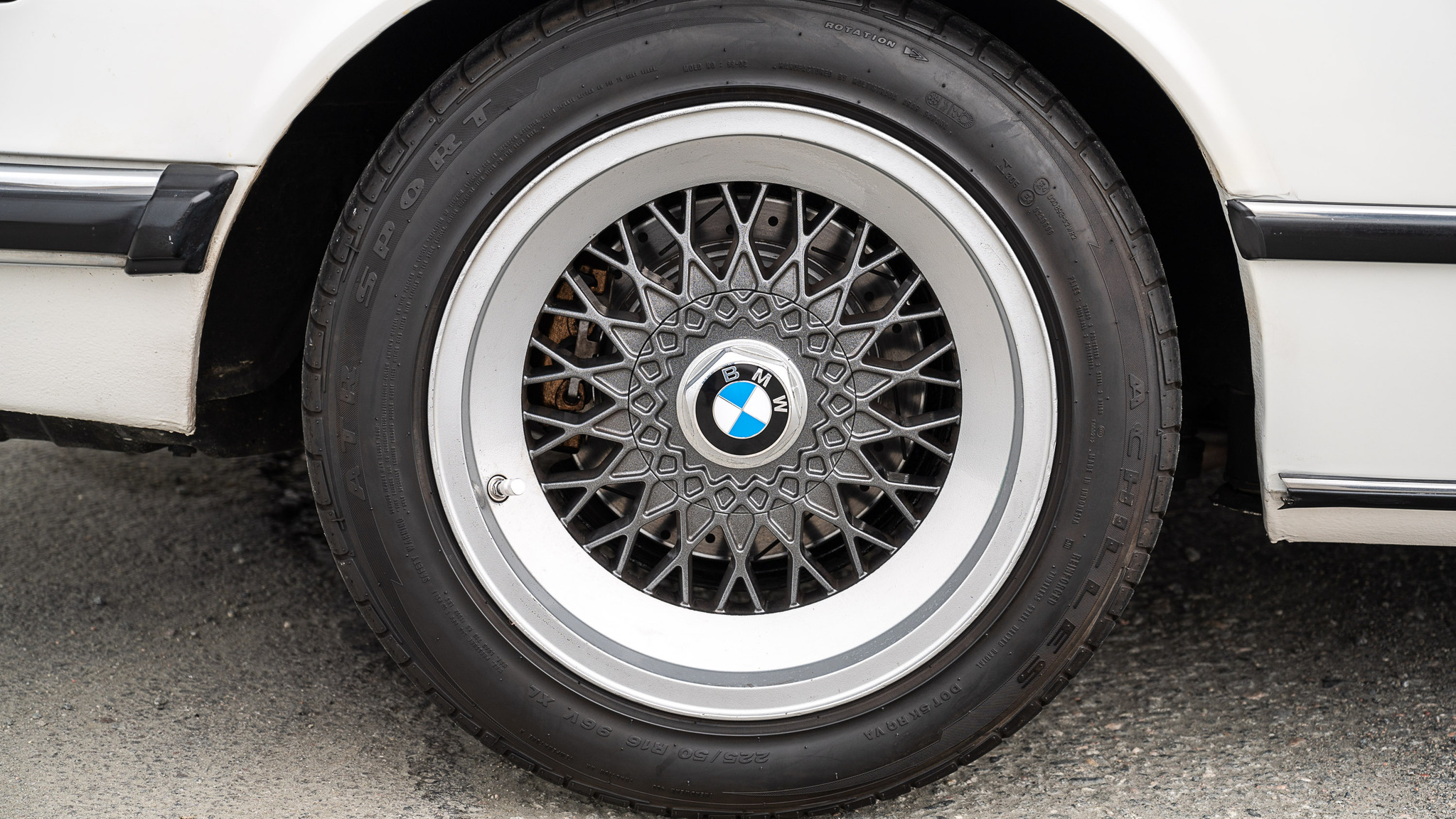 Exterior image of 1983 BMW 635 CSi