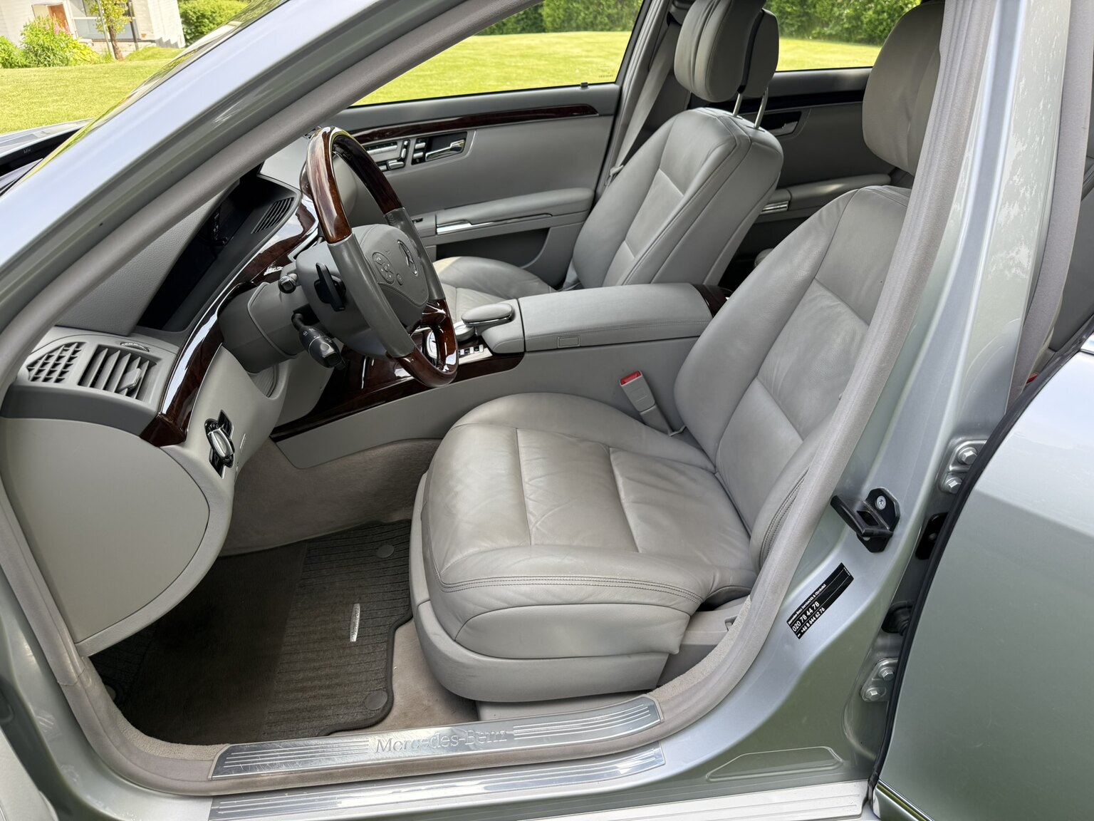 Interior image of 2011 Mercedes-Benz S 500 4MATIC 