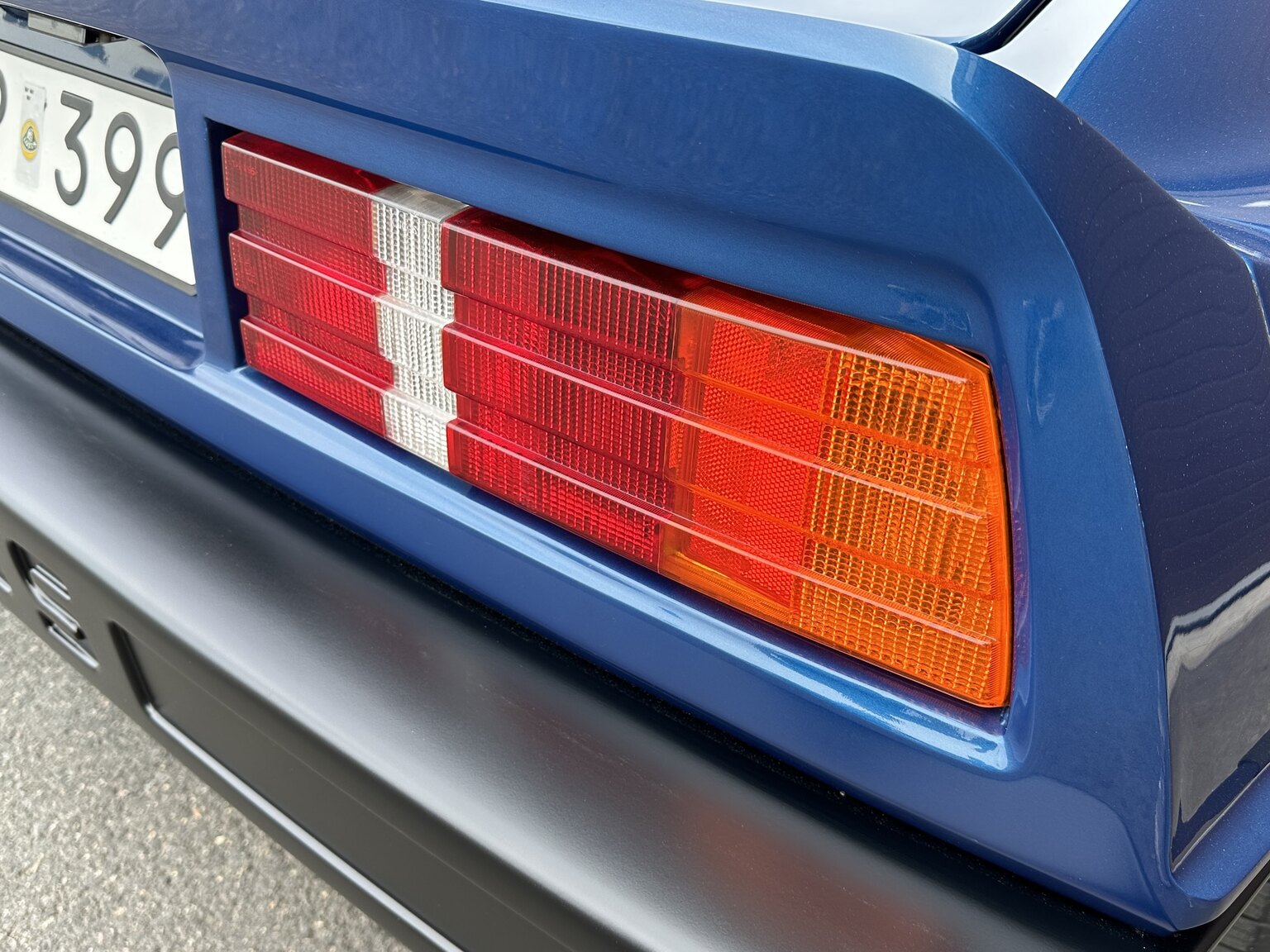 Exterior image of 1987 Lotus Esprit Turbo HCi (61)