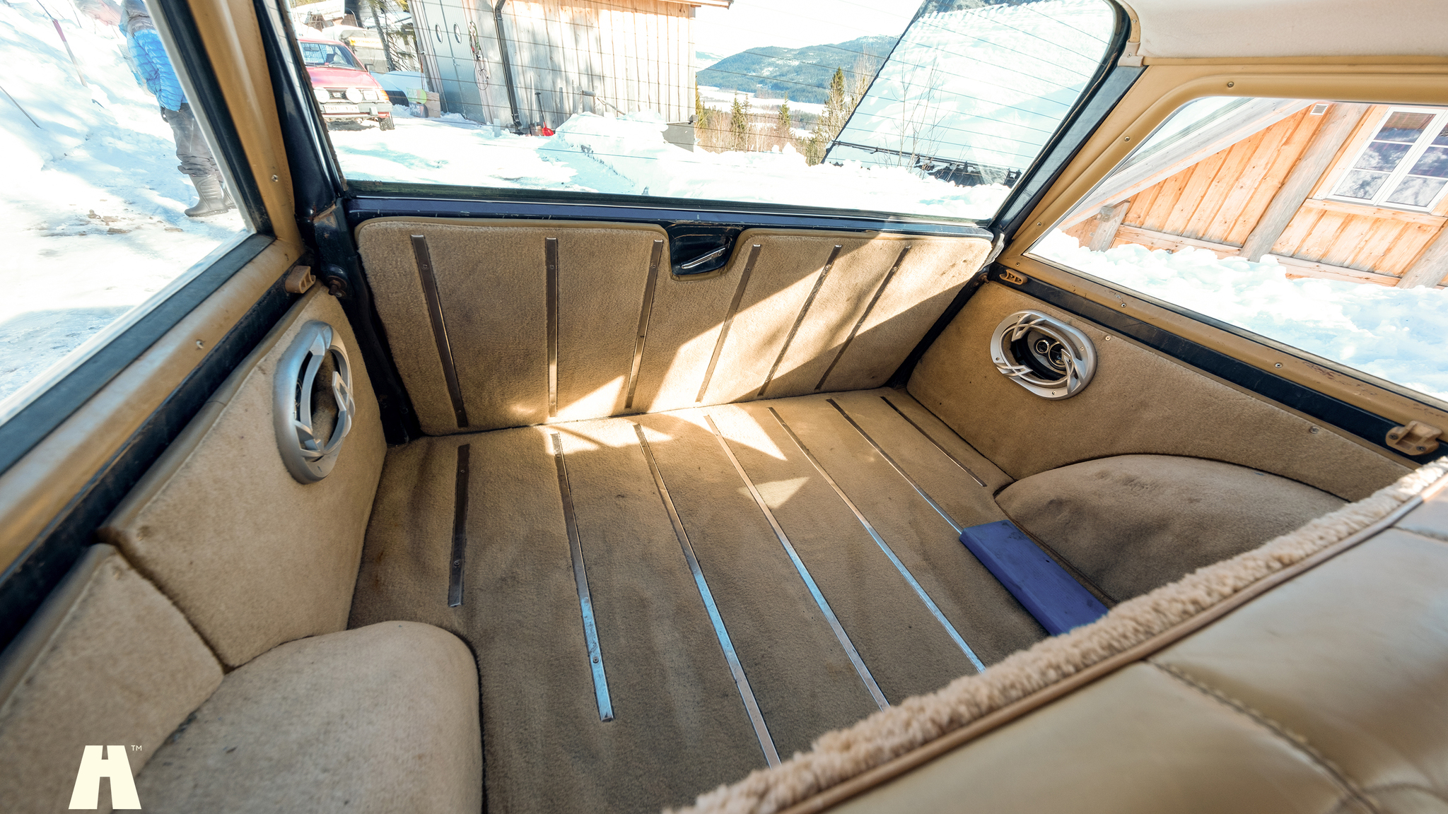 Interior image of 1988 Jeep Grand Wagoneer 5.9