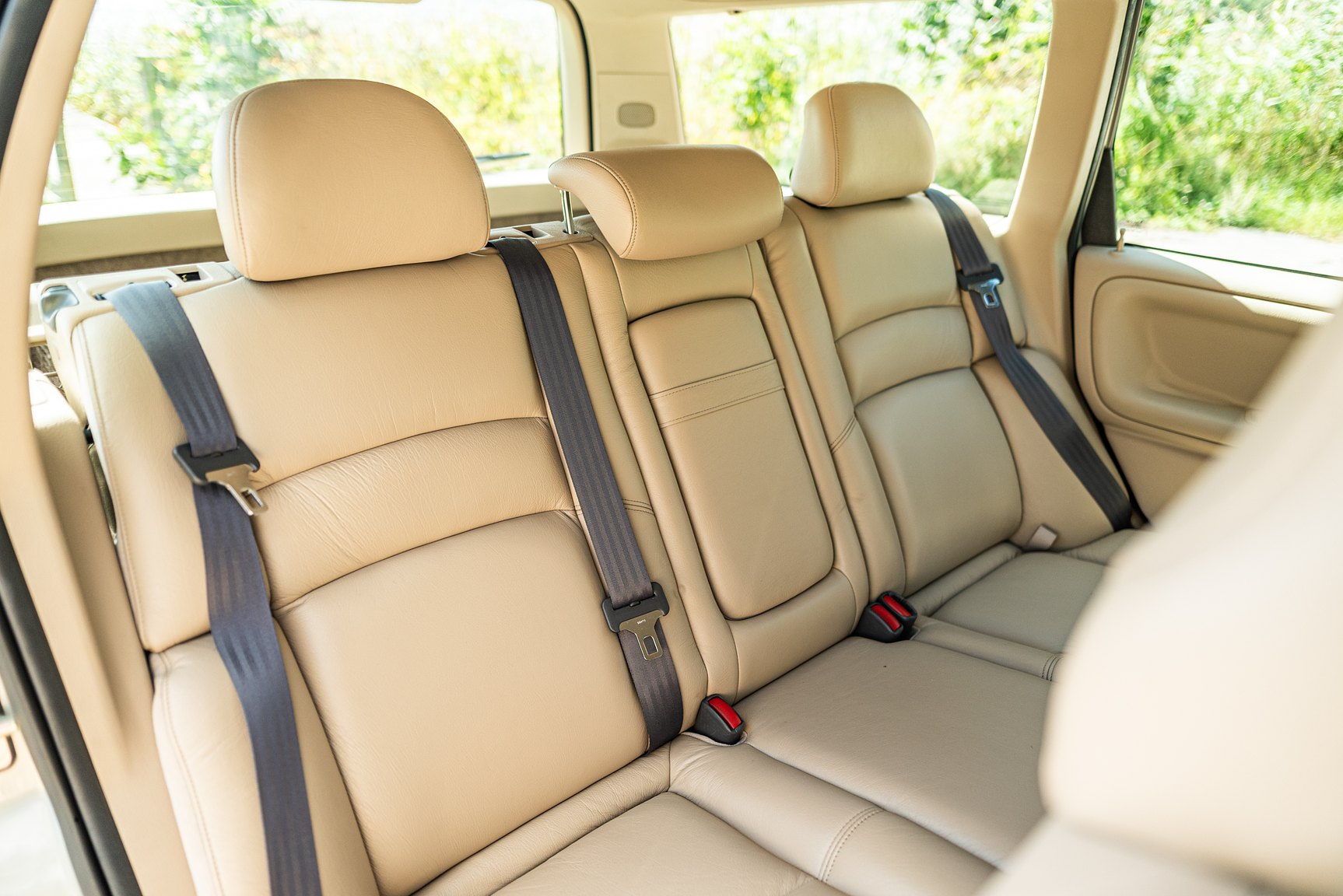 Interior image of 2000 Volvo V70 XC 2.4 T AWD 