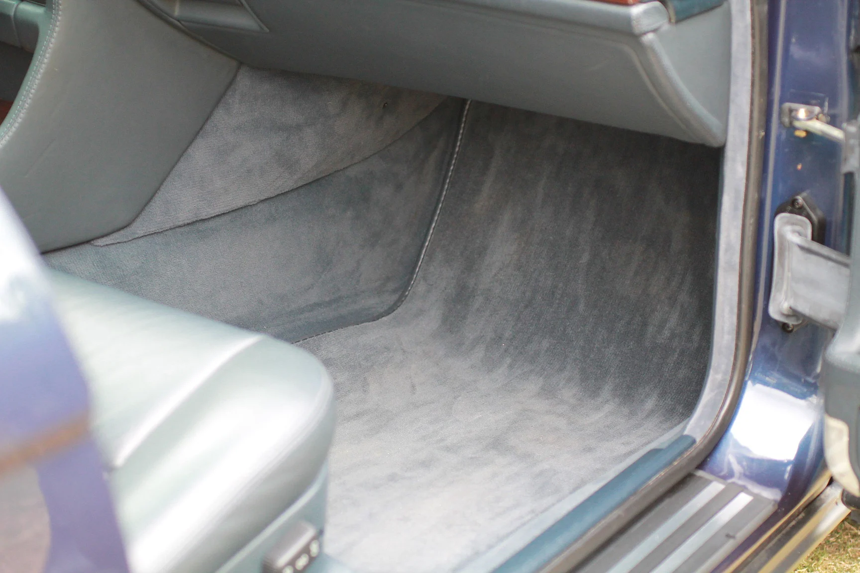 Innenraumfoto von 1989 BMW 750iL (30)