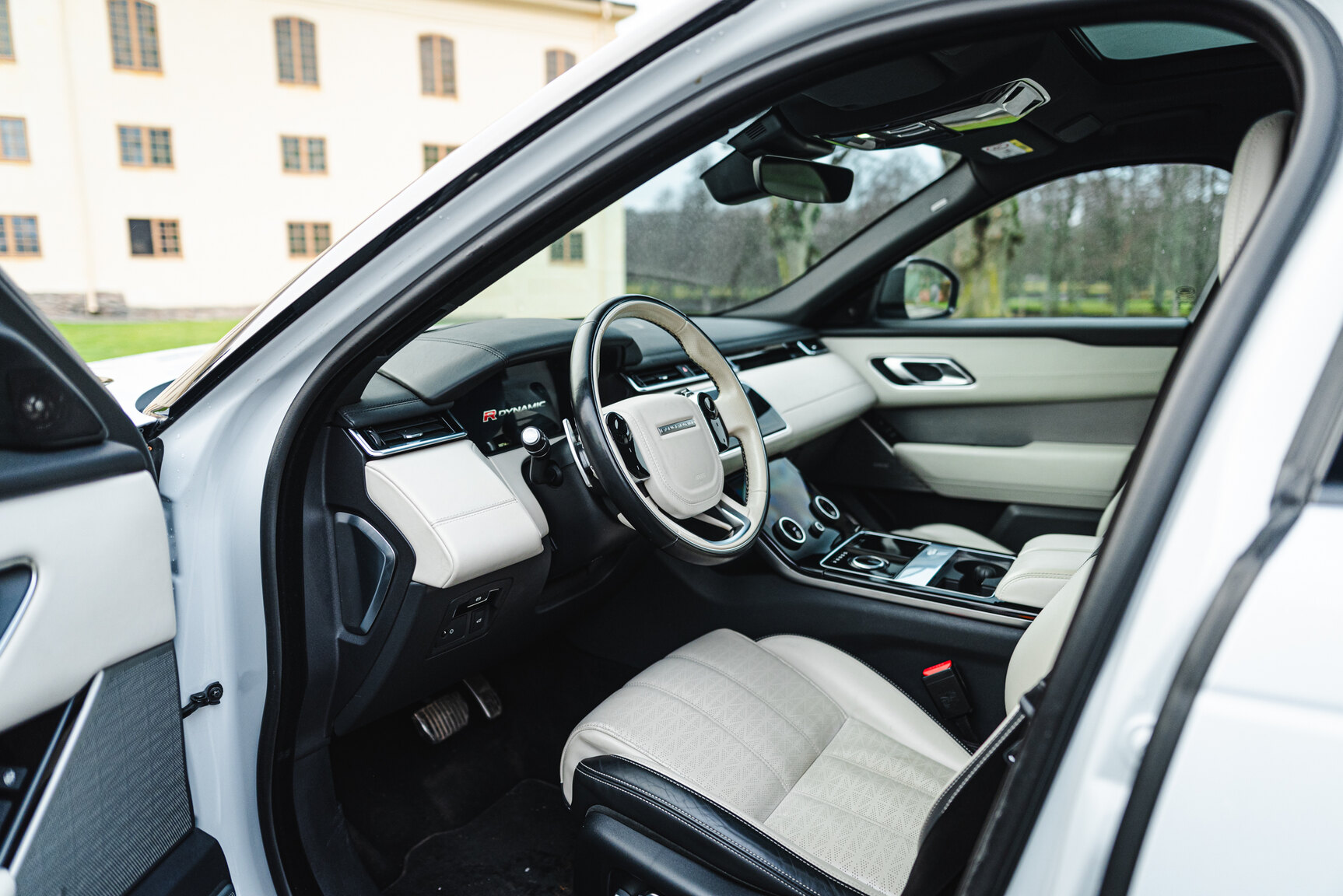 Interior image of 2018 Range Rover Velar D300 AWD HSE