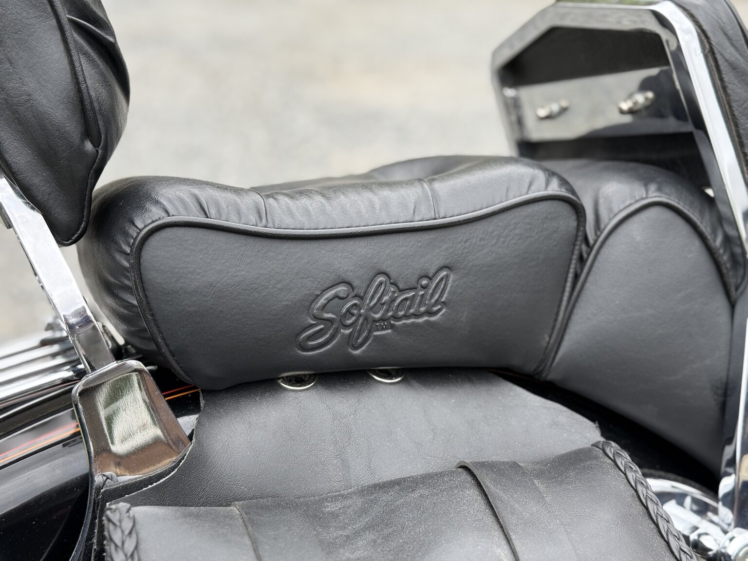 Exterior image of 1992 Harley-Davidson FXSTC