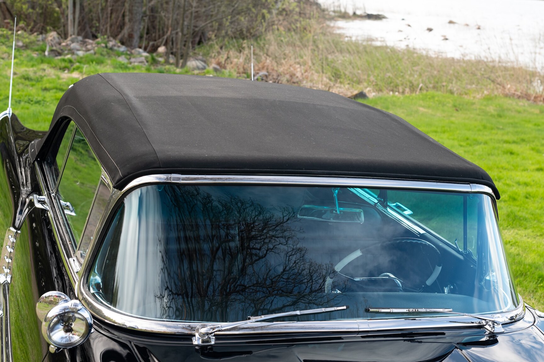 Exterior image of 1955 Packard Caribbean Cabriolet  (35)