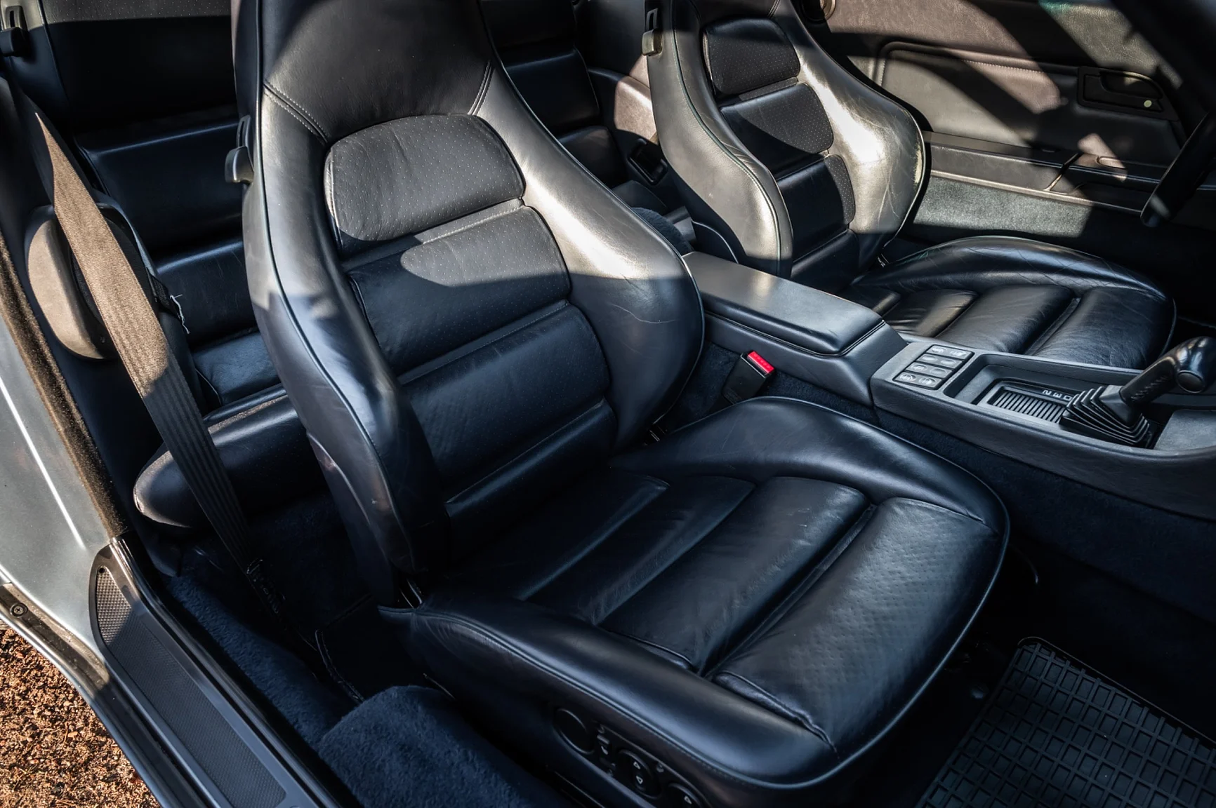 Interior image of 1988 Porsche 928 S4 (16)