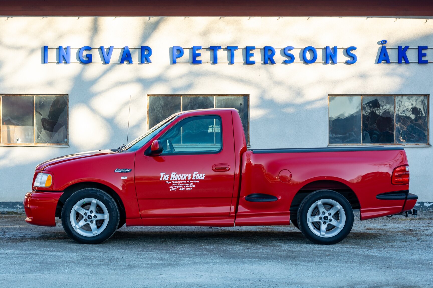 Exterior image of 2000 FORD F-150 SVT Lightning