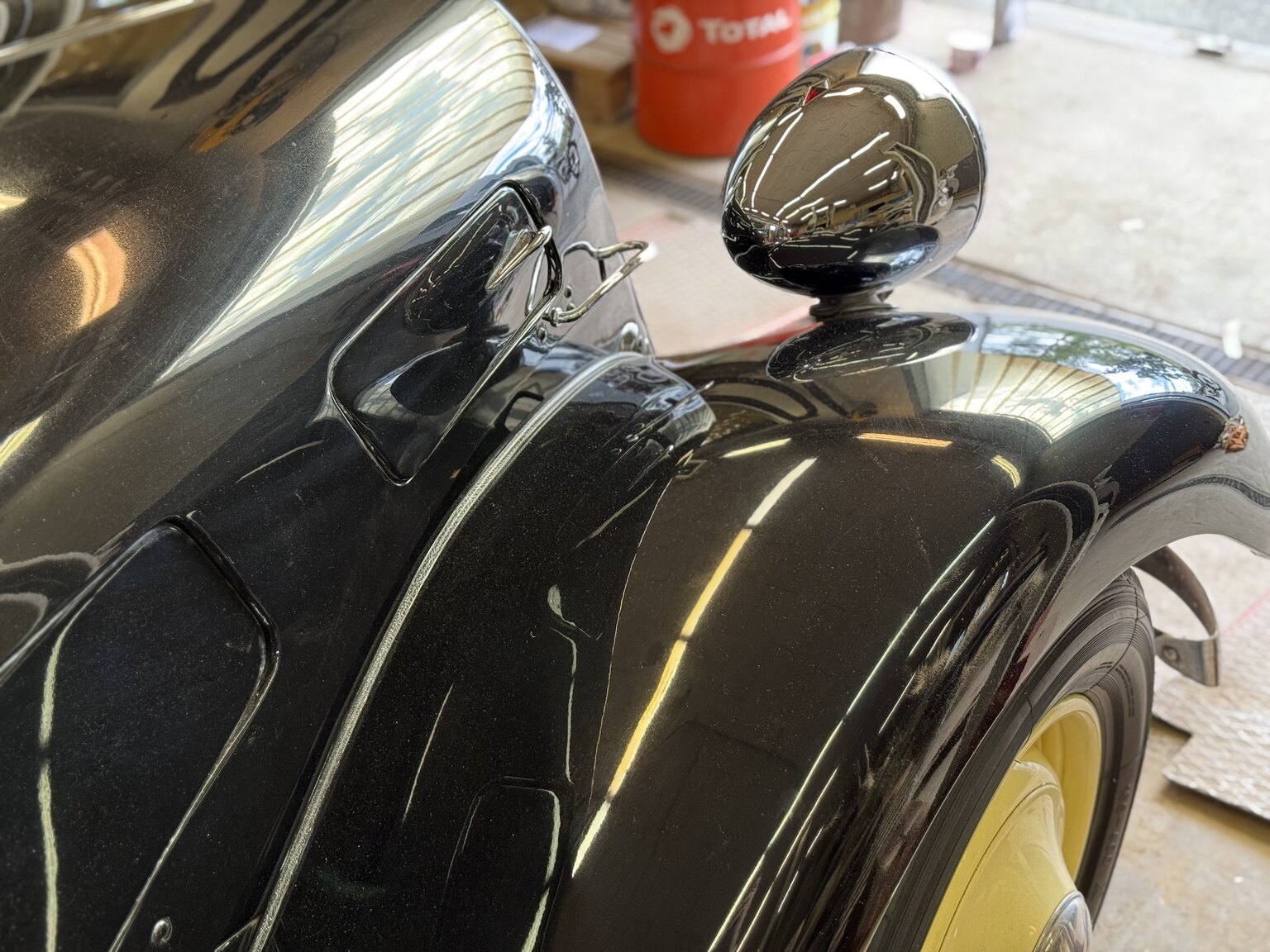 Exterior image of 1939 Citroën Berline 11 Sport Convertible