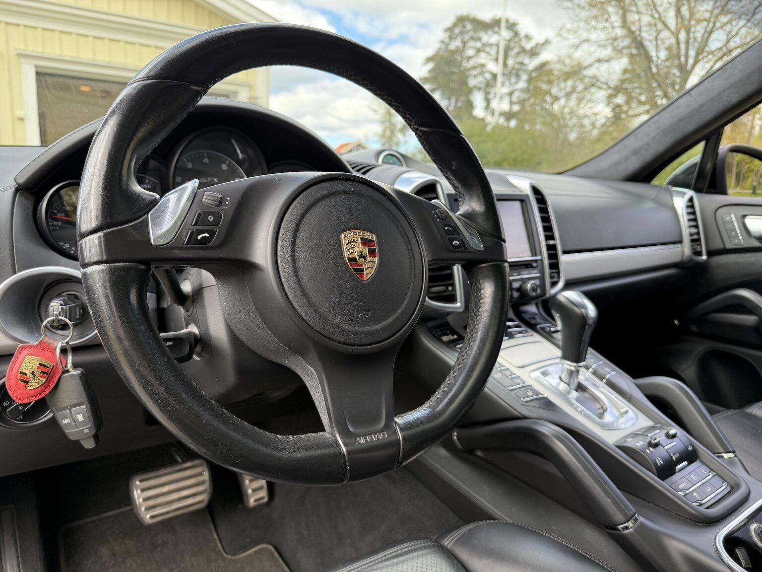 Interior image of 2013 Porsche Cayenne GTS