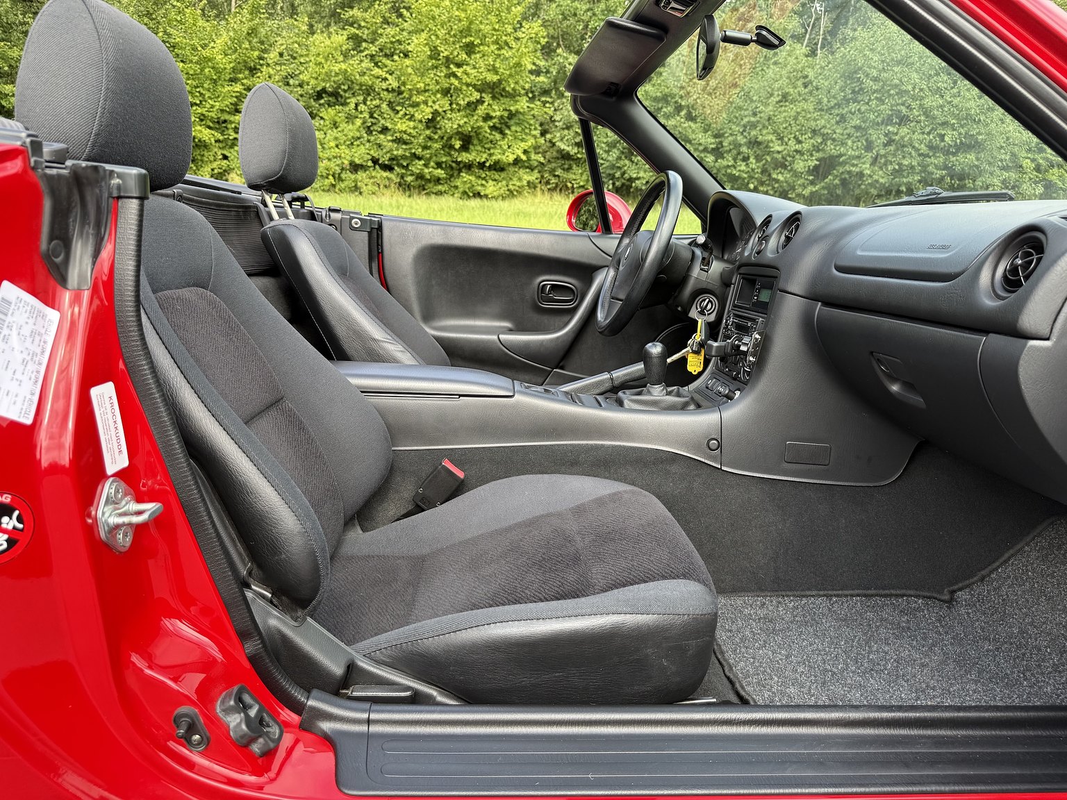 Interior image of 1999 Mazda MX-5